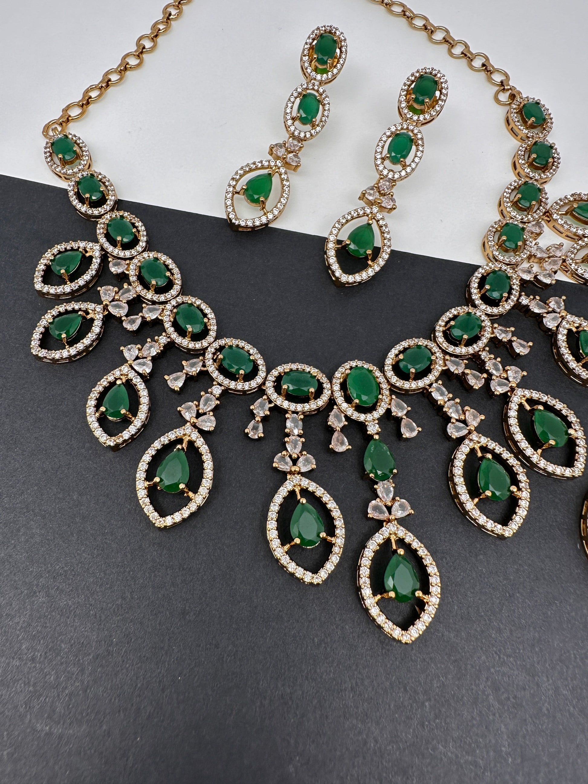 AD Dainty Victorian Mehndi Finish Color Stone Necklace with Mand Tika - Green