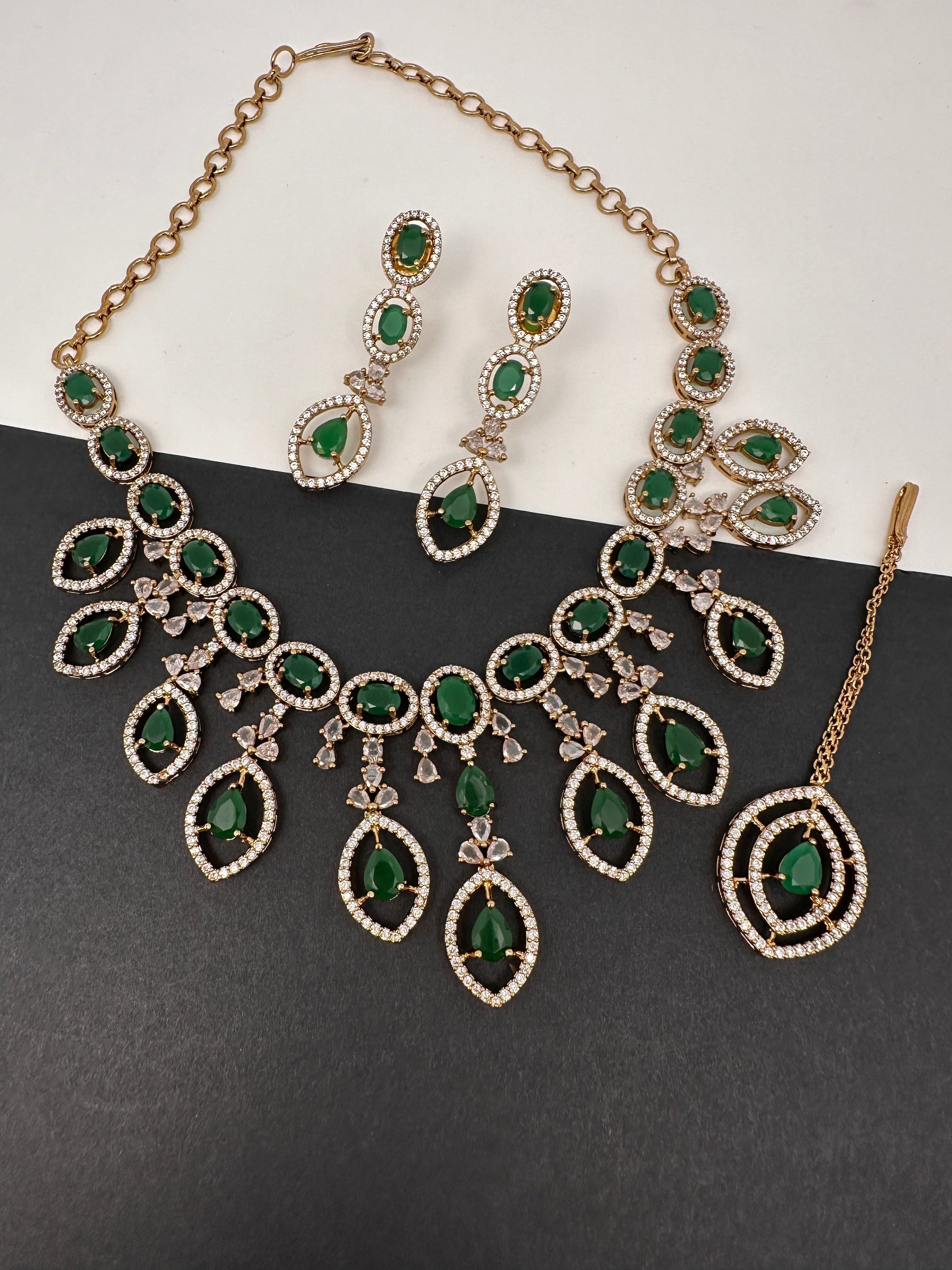 AD Dainty Victorian Mehndi Finish Color Stone Necklace with Mand Tika - Green