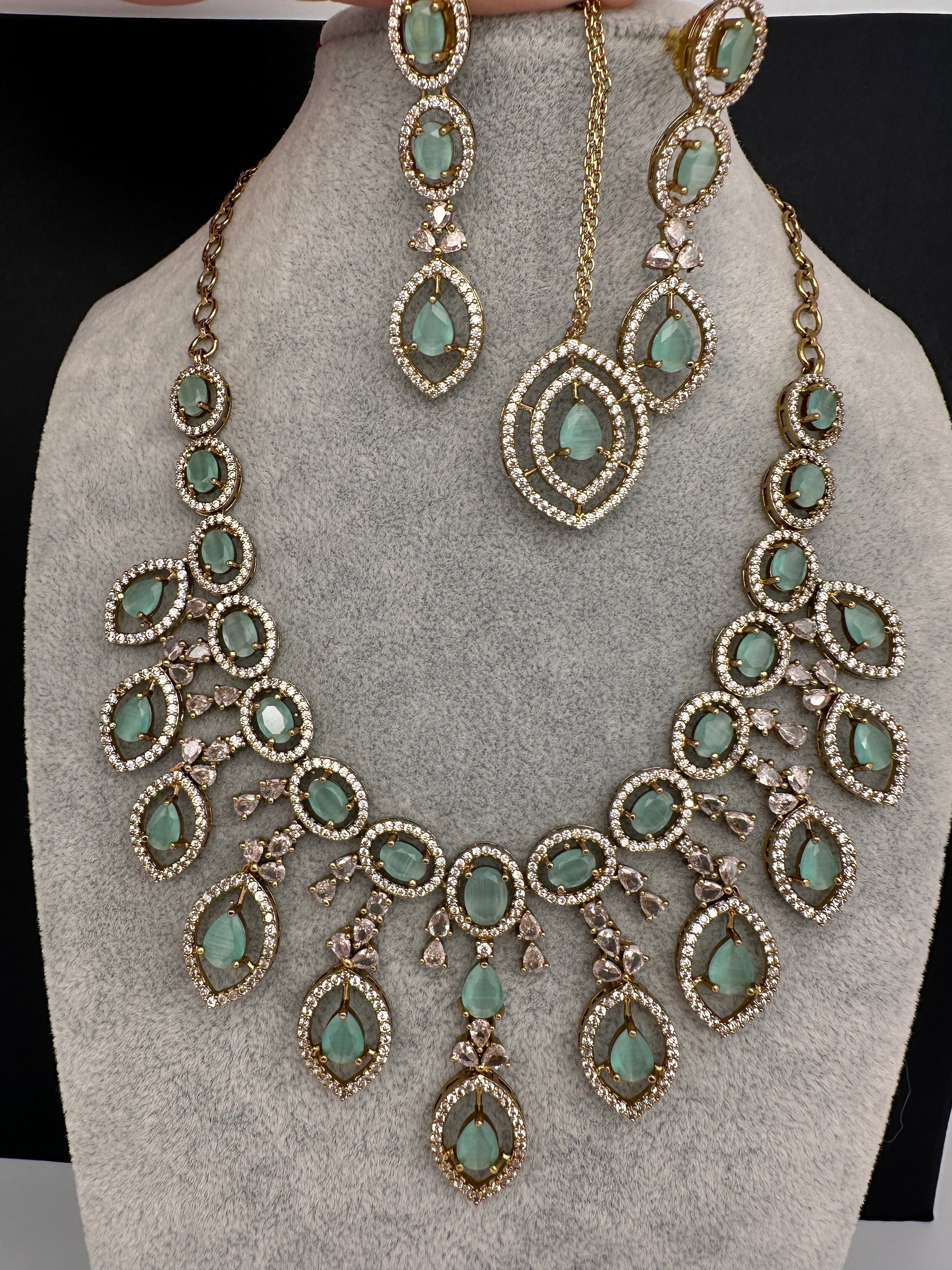 AD Dainty Victorian Mehndi Finish Color Stone Necklace with Mand Tika - LightGreen