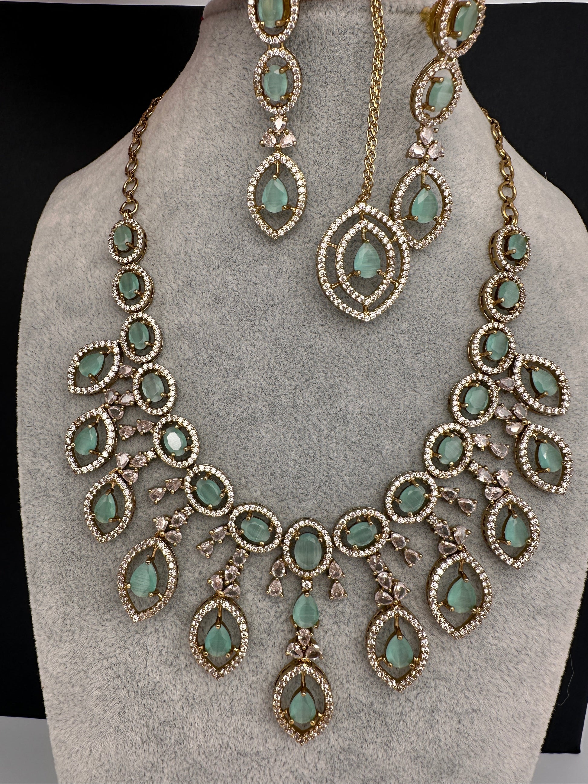 AD Dainty Victorian Mehndi Finish Color Stone Necklace with Mand Tika - LightGreen