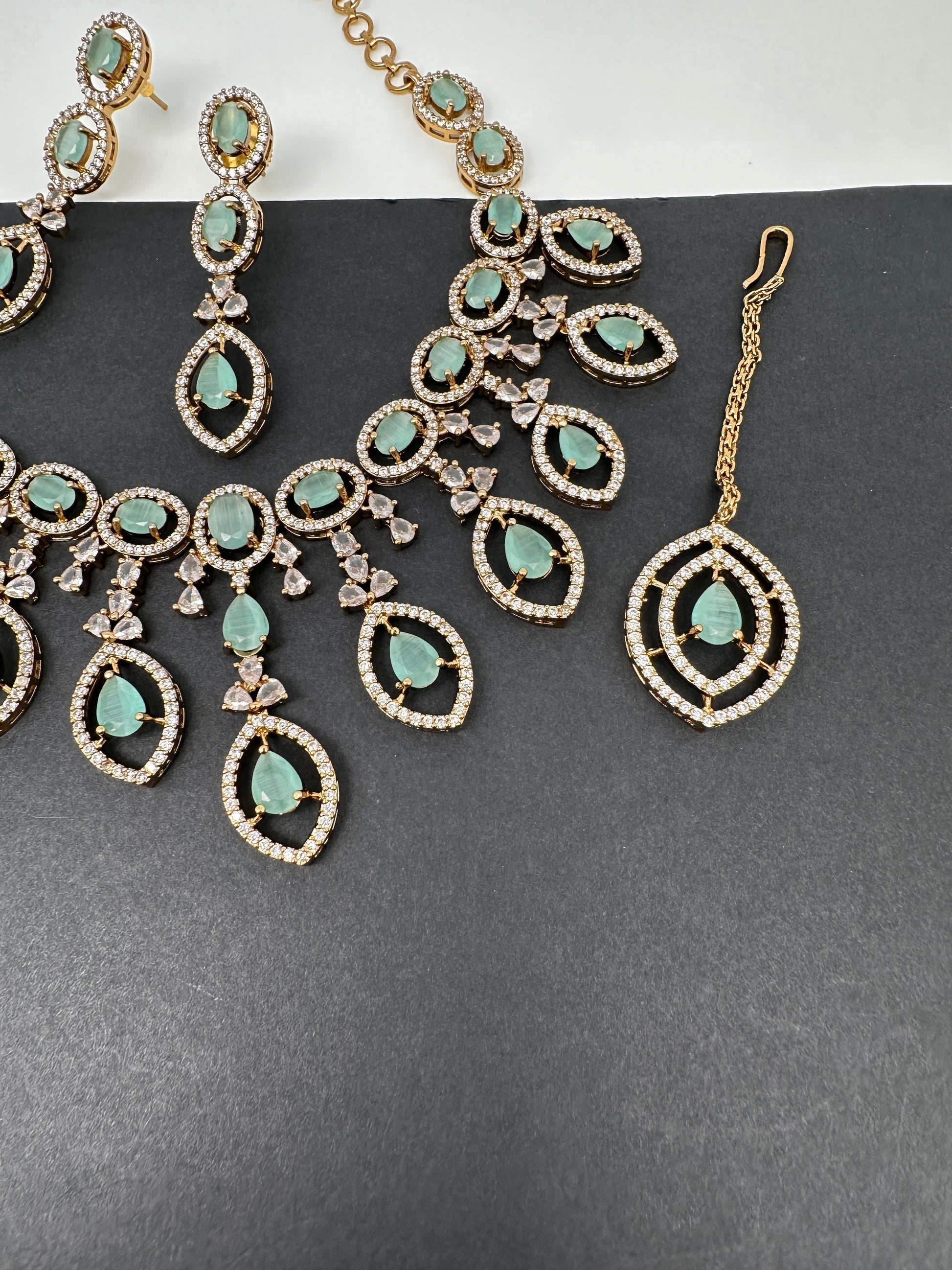 AD Dainty Victorian Mehndi Finish Color Stone Necklace with Mand Tika - LightGreen
