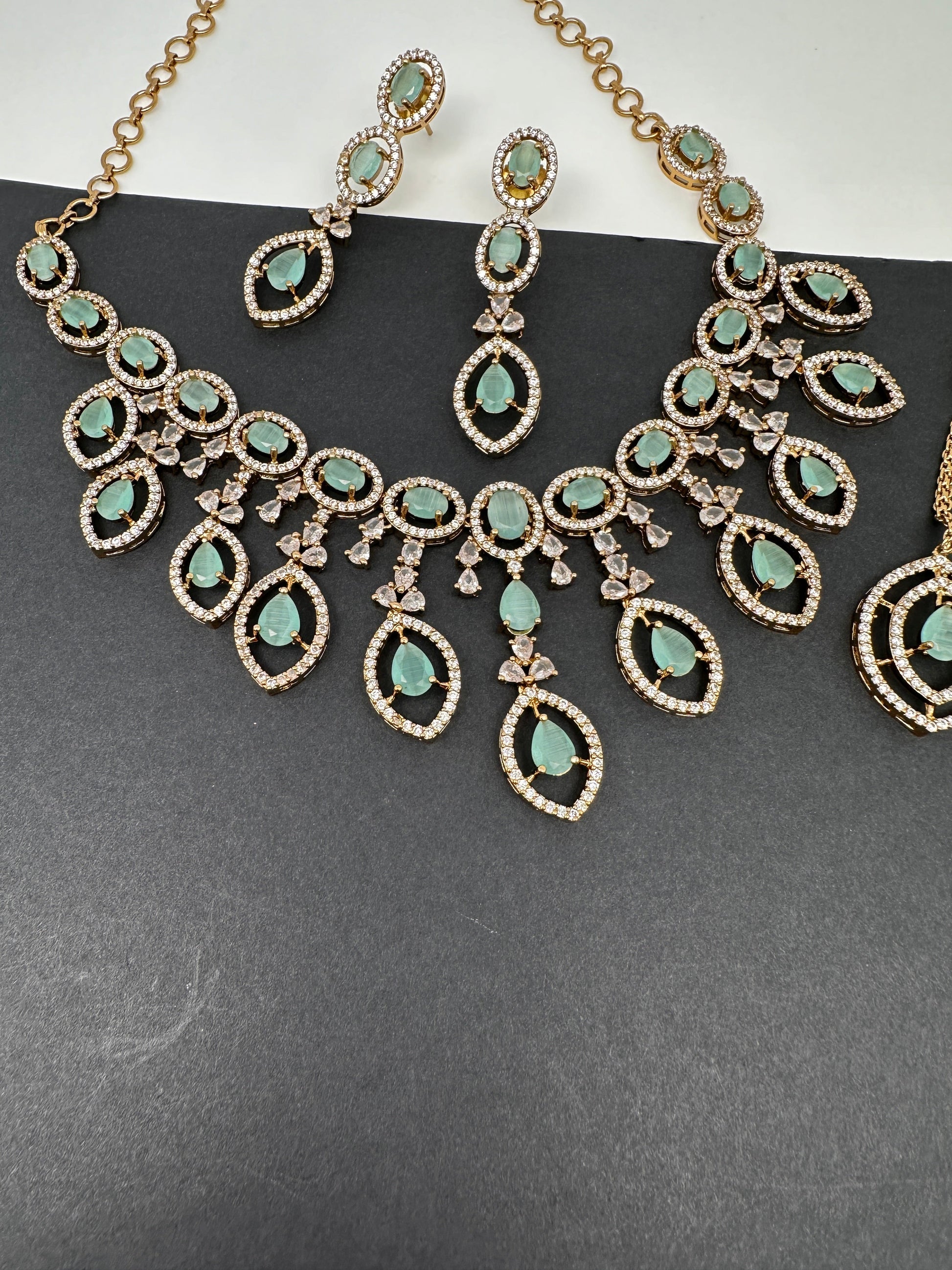 AD Dainty Victorian Mehndi Finish Color Stone Necklace with Mand Tika - LightGreen