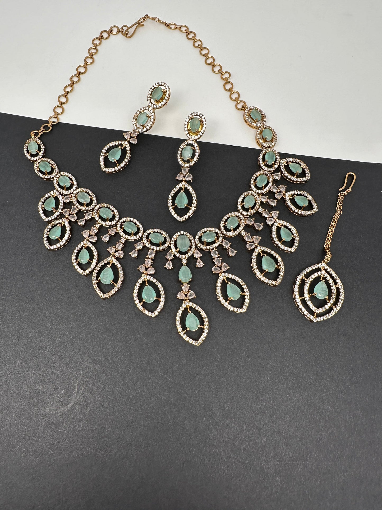 AD Dainty Victorian Mehndi Finish Color Stone Necklace with Mand Tika - LightGreen