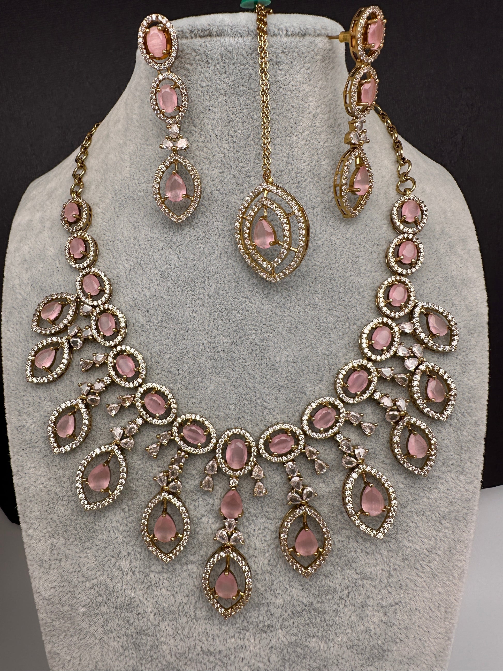 AD Dainty Victorian Mehndi Finish Color Stone Necklace with Mand Tika - Pink