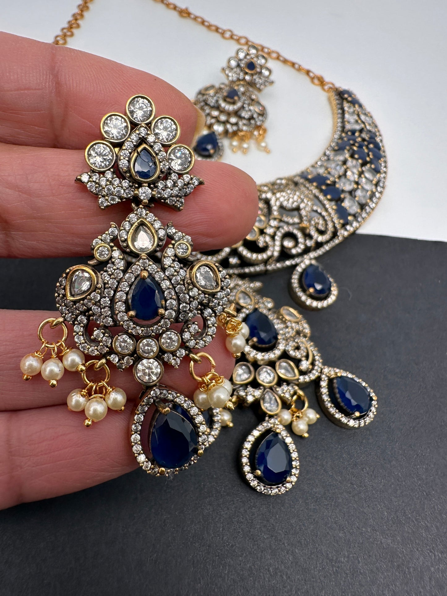 AD Victorian Dual Tone Color Stone Neckline Necklace - Blue