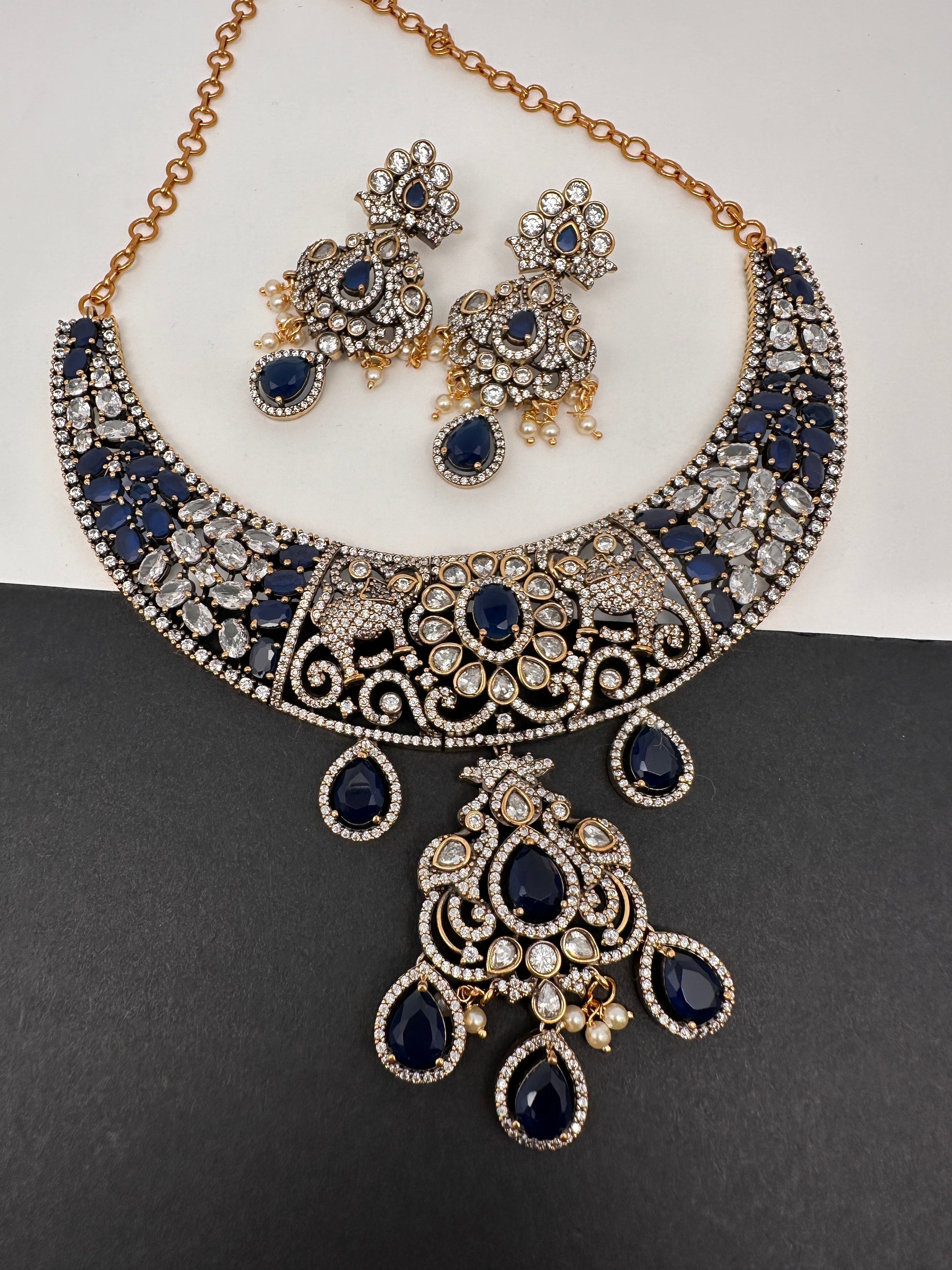 AD Victorian Dual Tone Color Stone Neckline Necklace - Blue