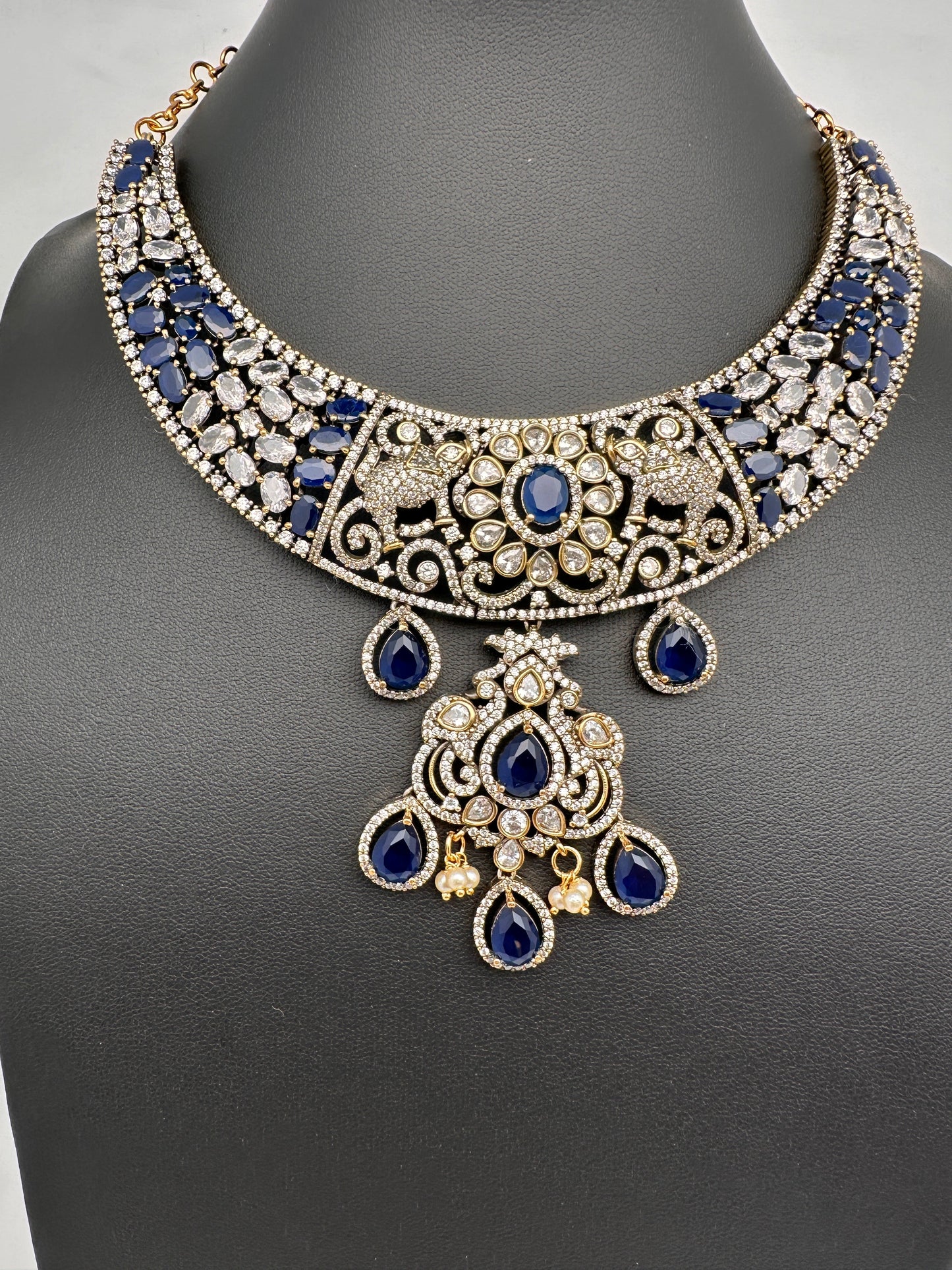 AD Victorian Dual Tone Color Stone Neckline Necklace - Blue