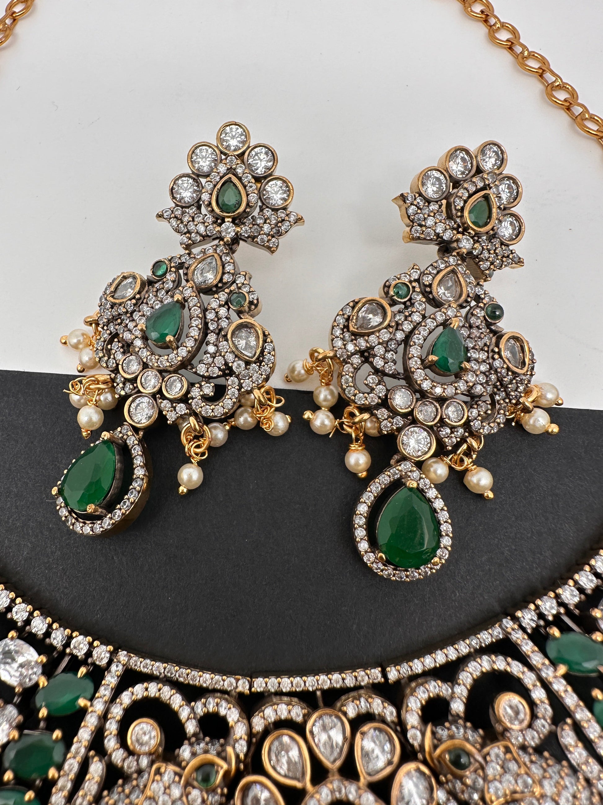 AD Victorian Dual Tone Color Stone Neckline Necklace - Green
