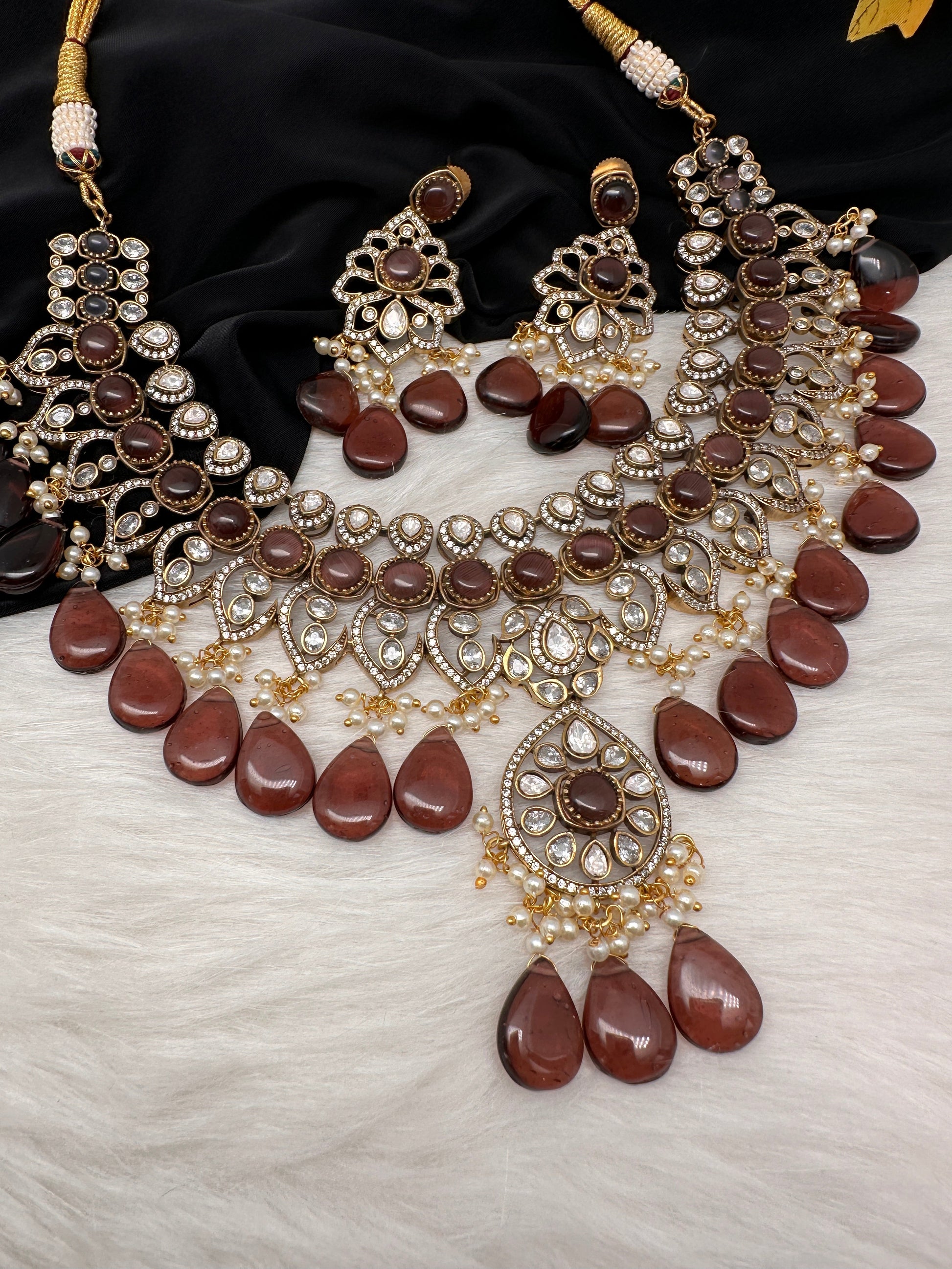 Moissanite Color Stone Neckline Necklace - Brown