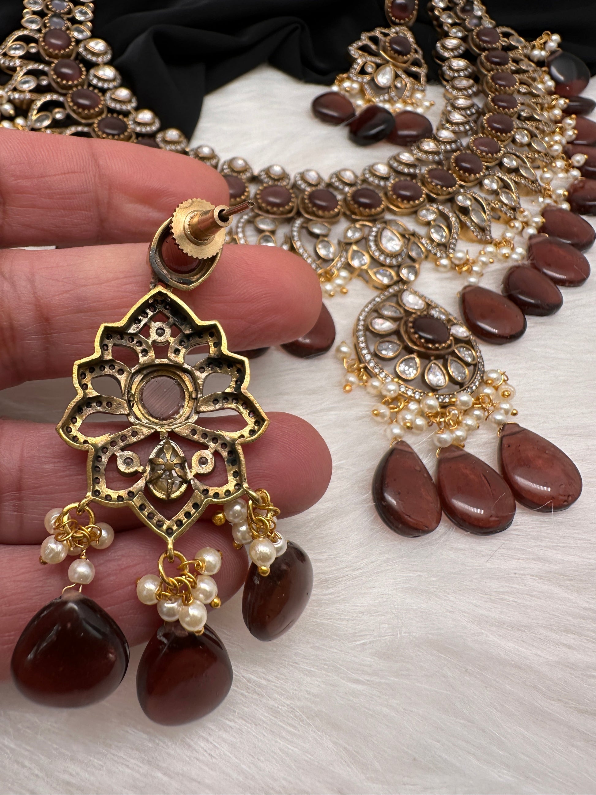 Moissanite Color Stone Neckline Necklace - Brown