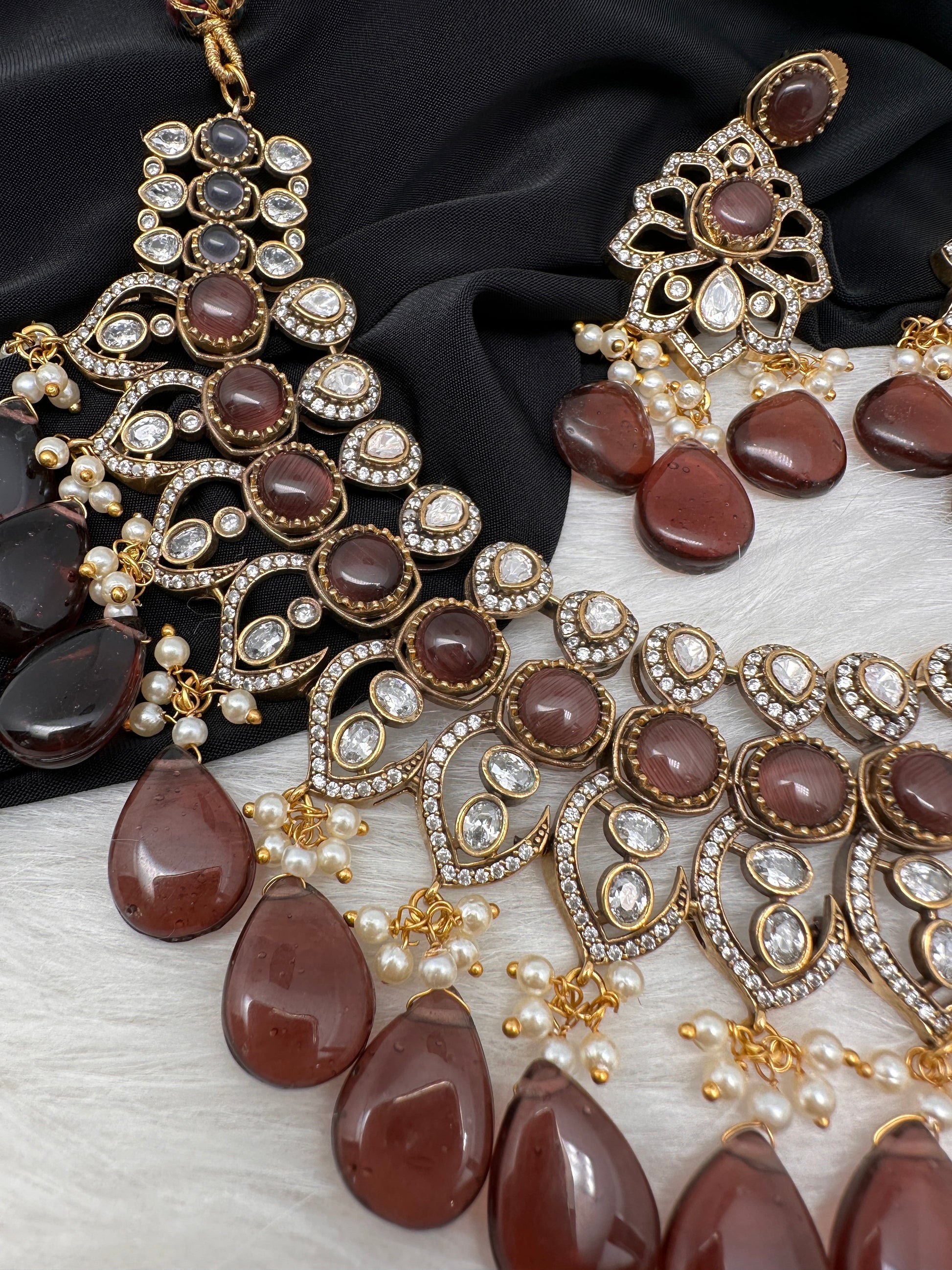 Moissanite Color Stone Neckline Necklace - Brown