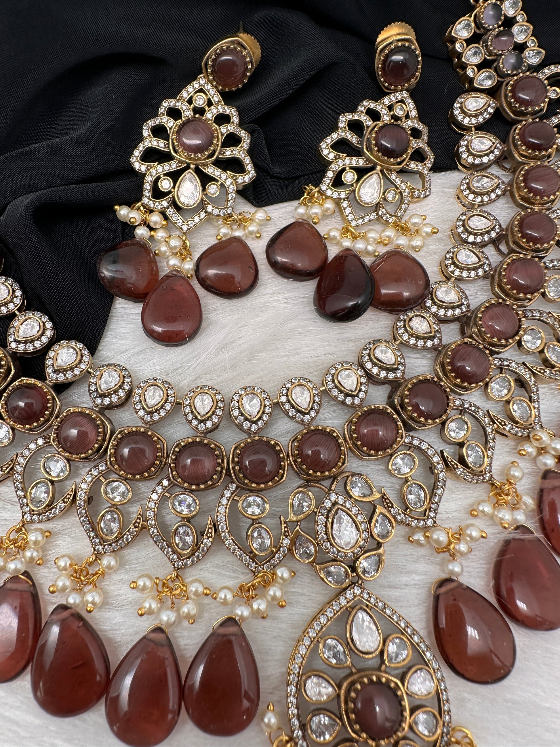 Moissanite Color Stone Neckline Necklace - Brown
