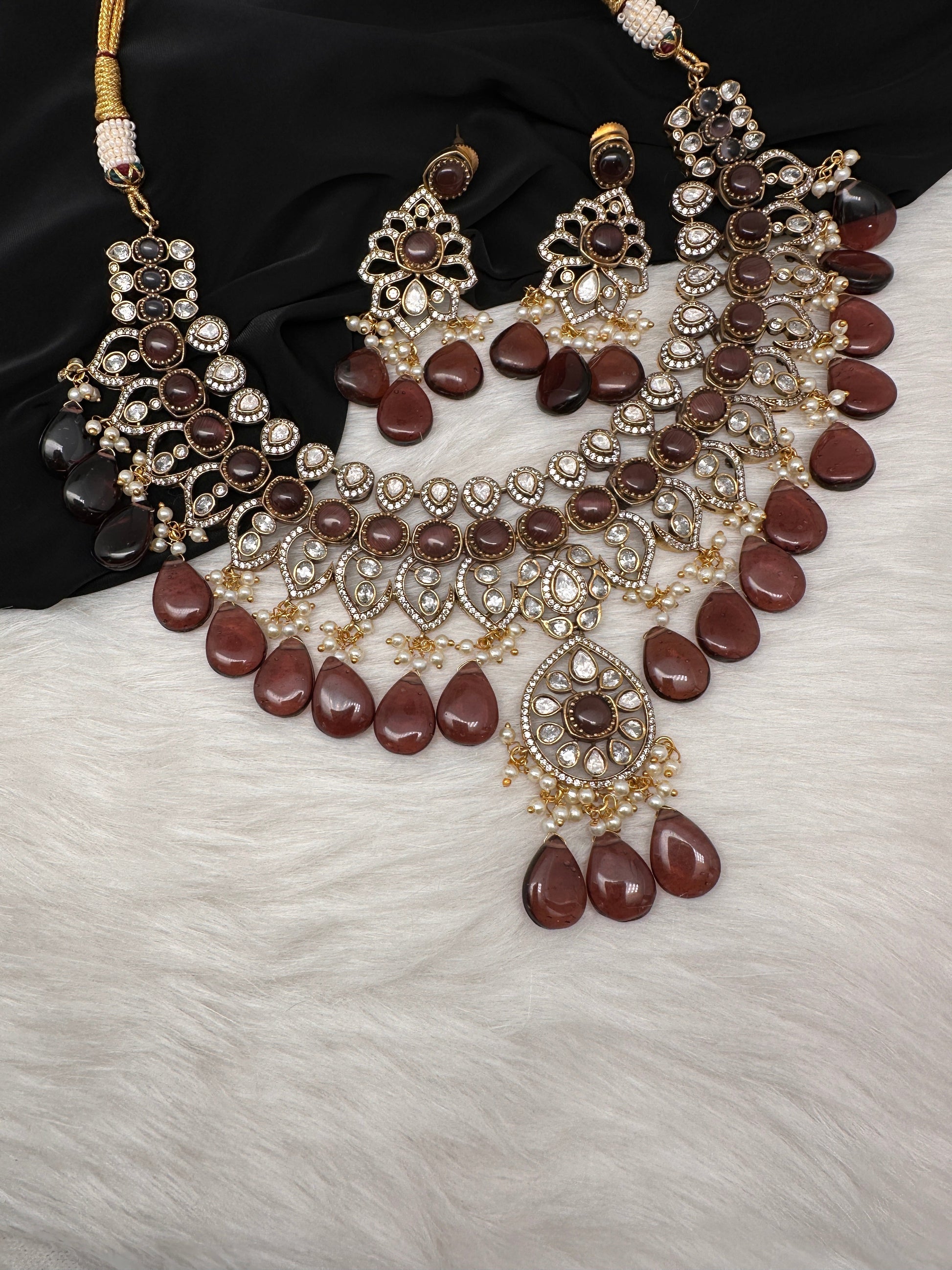 Moissanite Color Stone Neckline Necklace - Brown