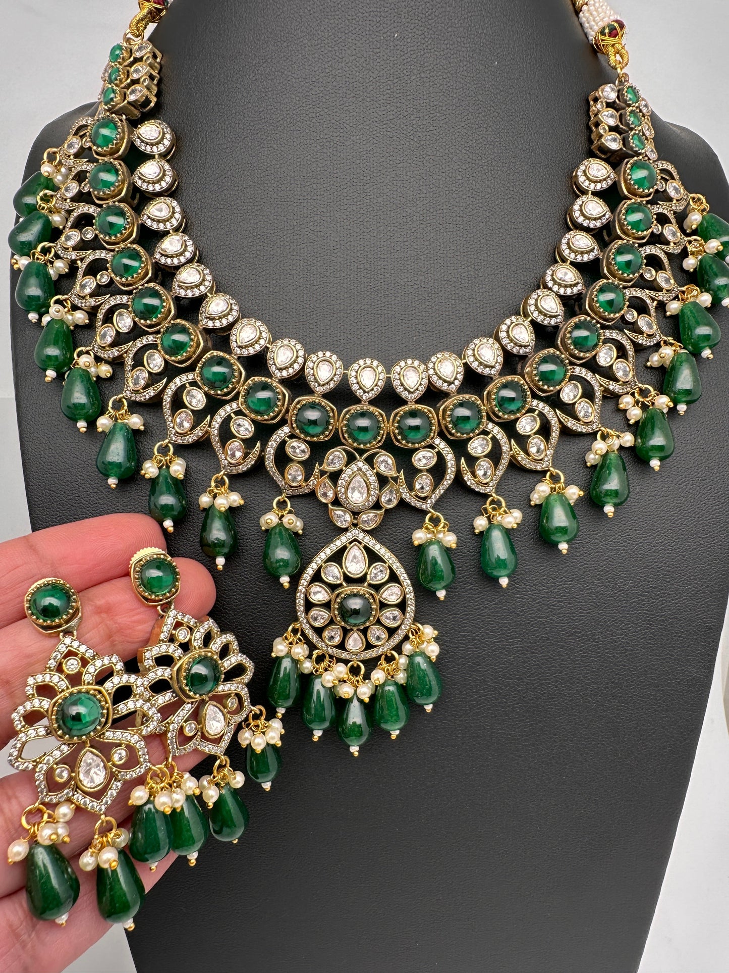 Moissanite Color Stone Neckline Necklace - Green