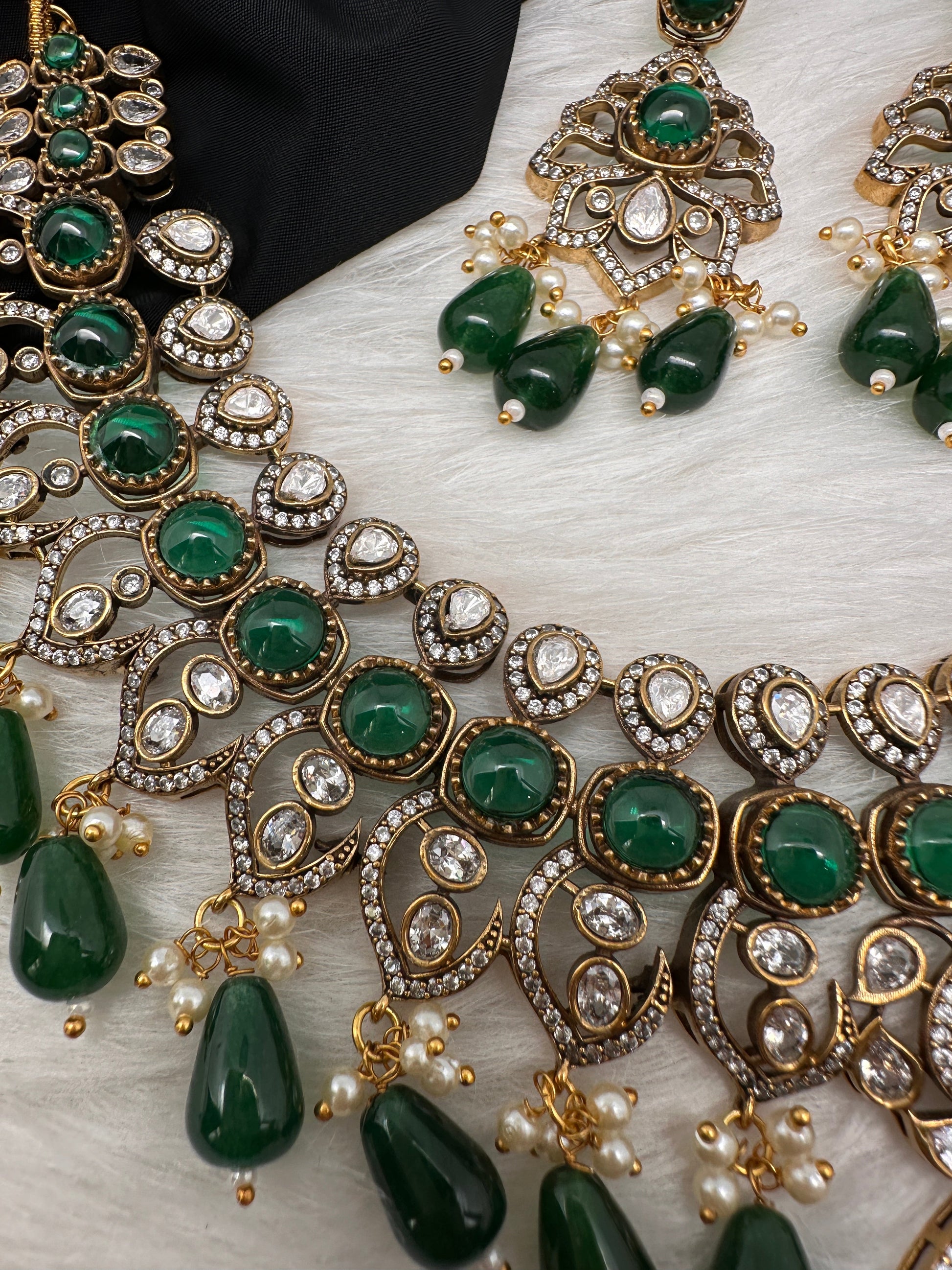 Moissanite Color Stone Neckline Necklace - Green