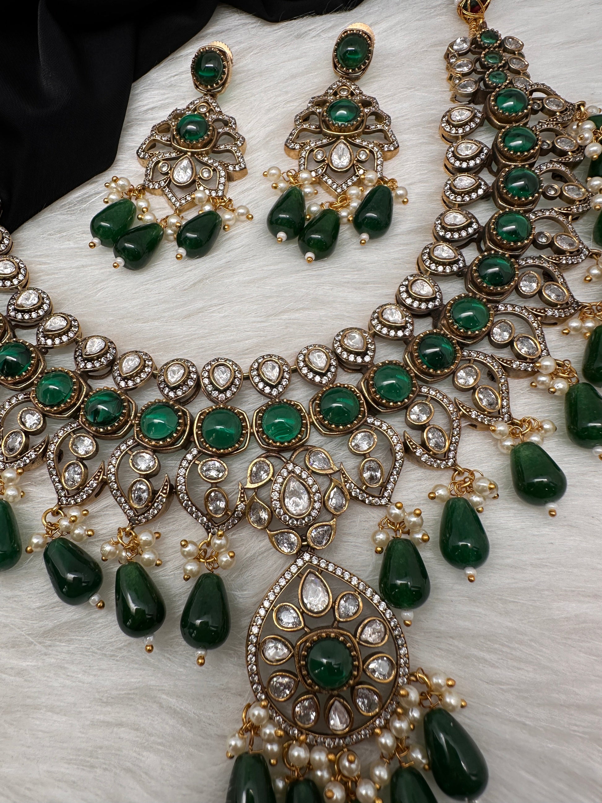 Moissanite Color Stone Neckline Necklace - Green