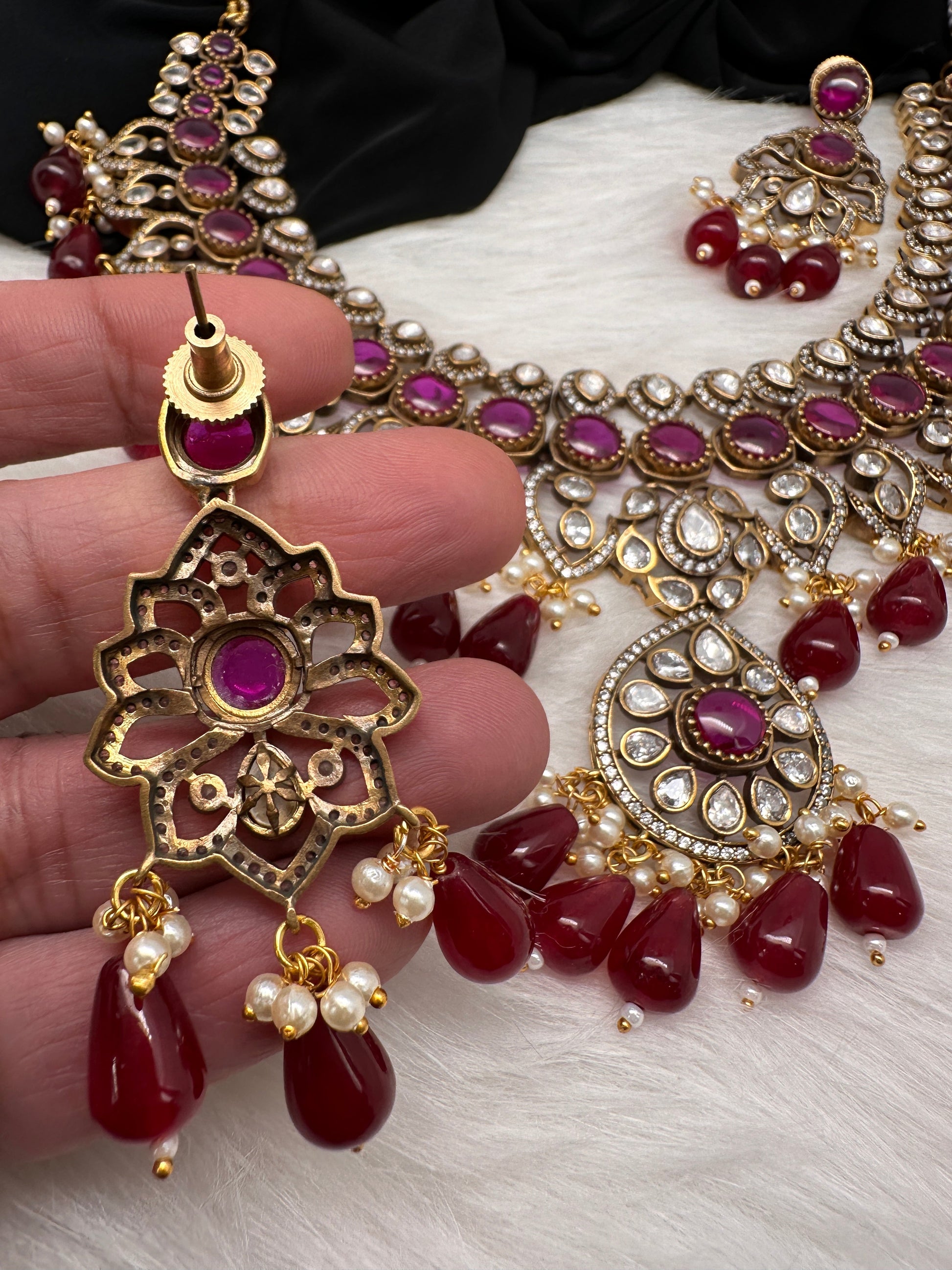 Moissanite Color Stone Neckline Necklace - Red