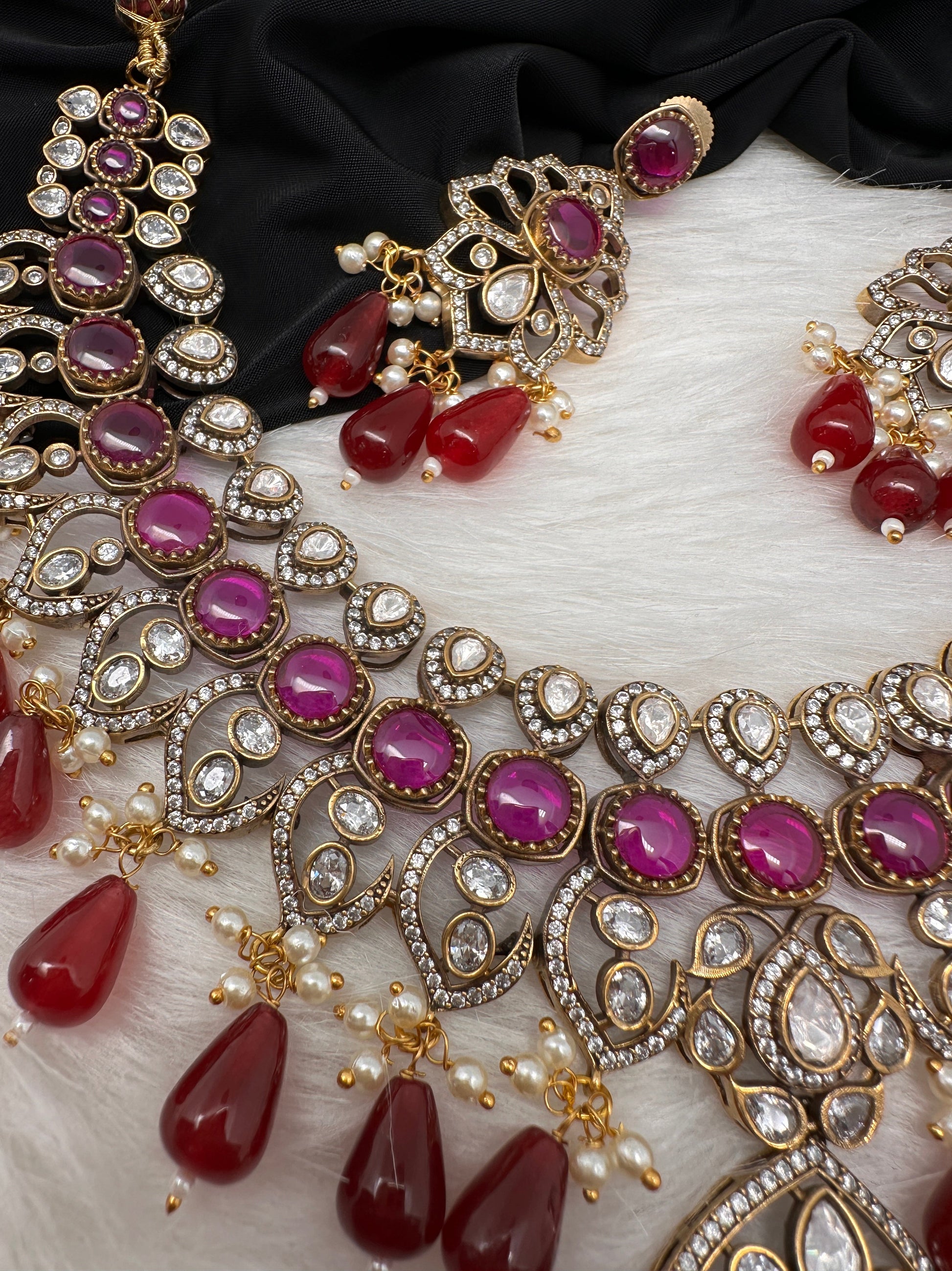 Moissanite Color Stone Neckline Necklace - Red