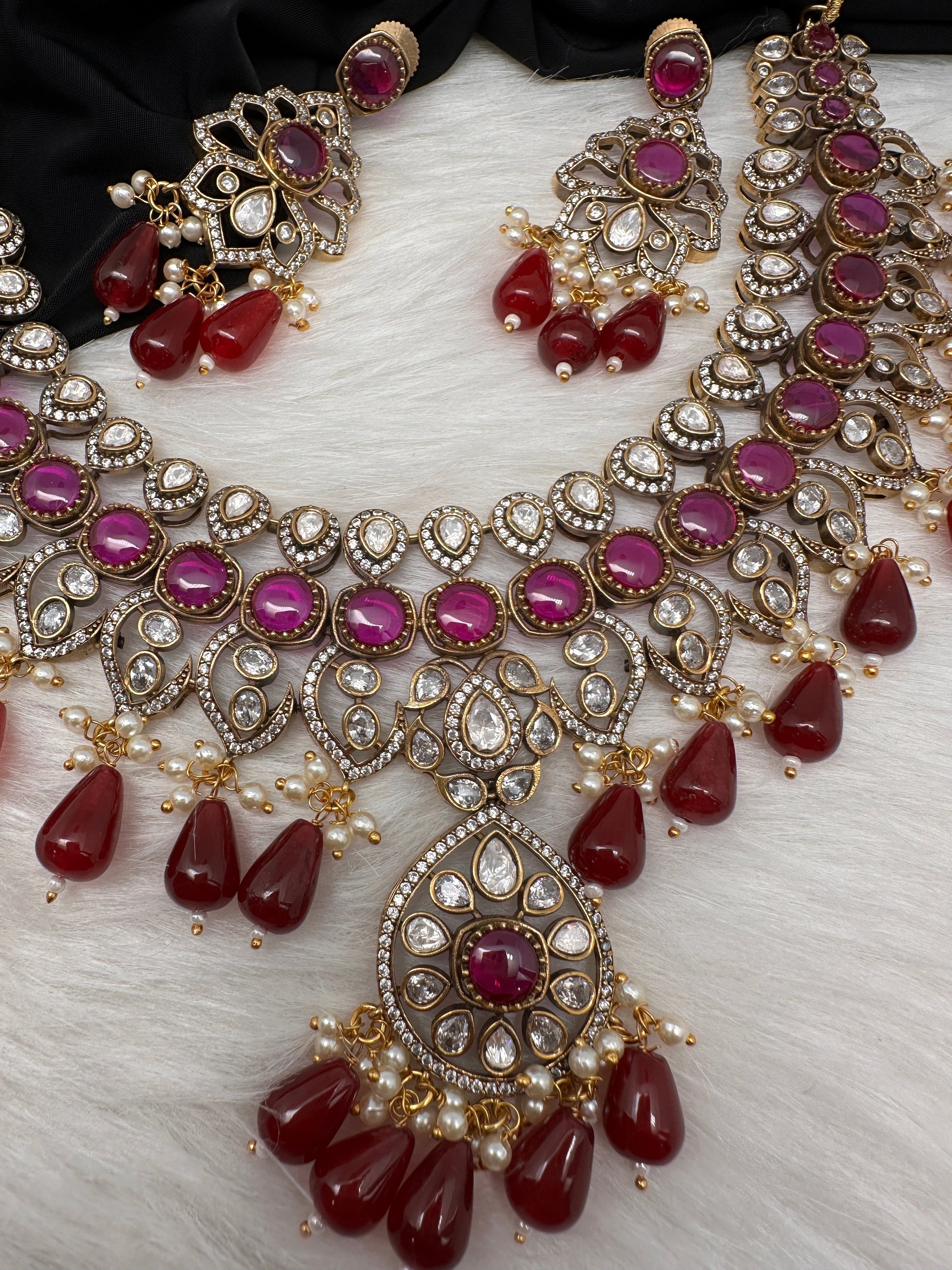 Moissanite Color Stone Neckline Necklace - Red