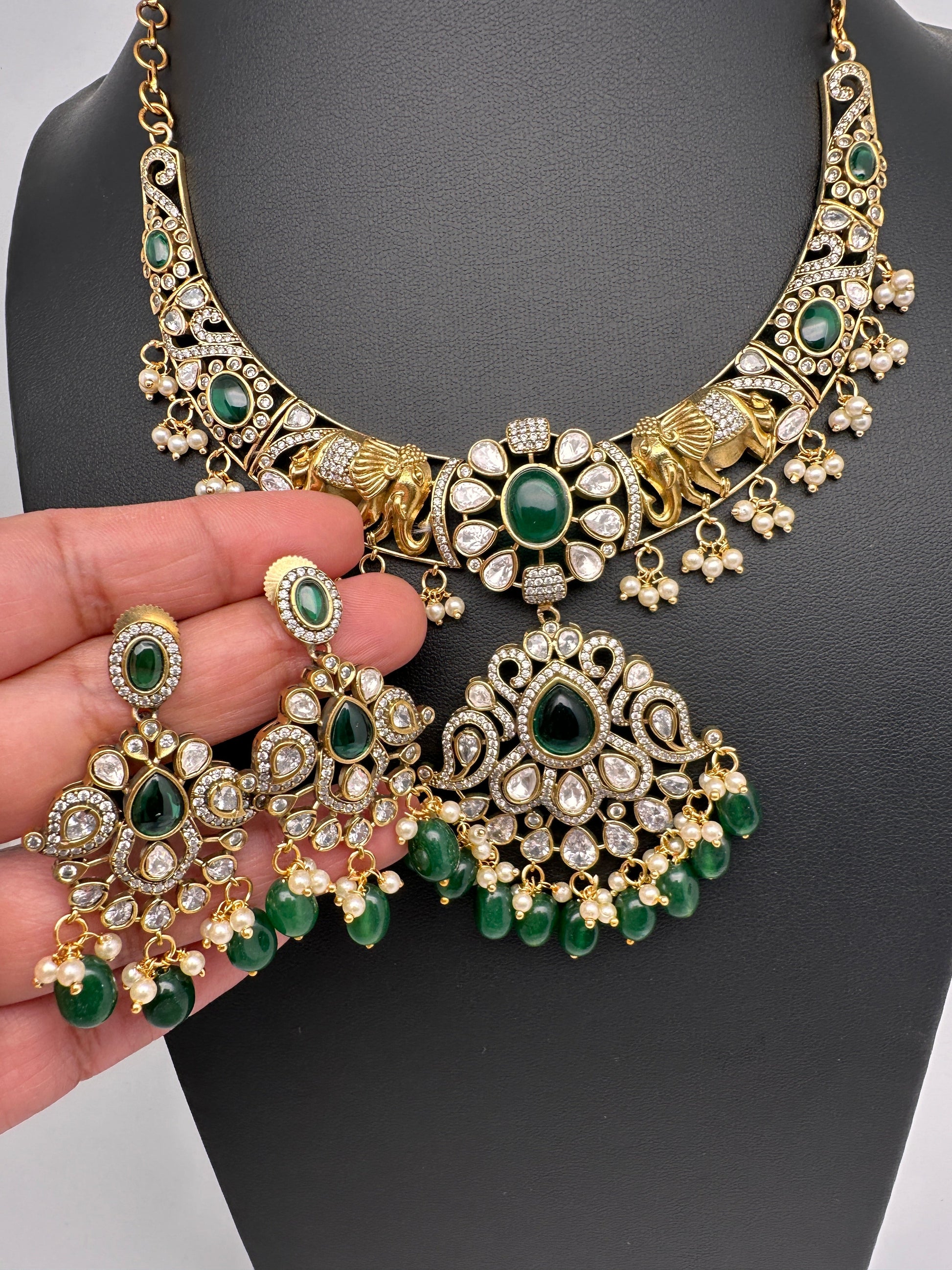Moissanite Elephant Design Color Stone Short Necklace - Green