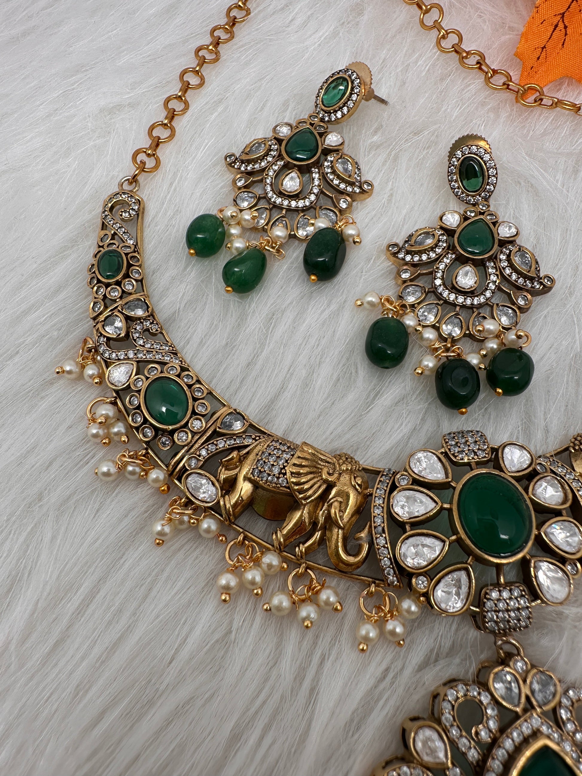 Moissanite Elephant Design Color Stone Short Necklace - Green