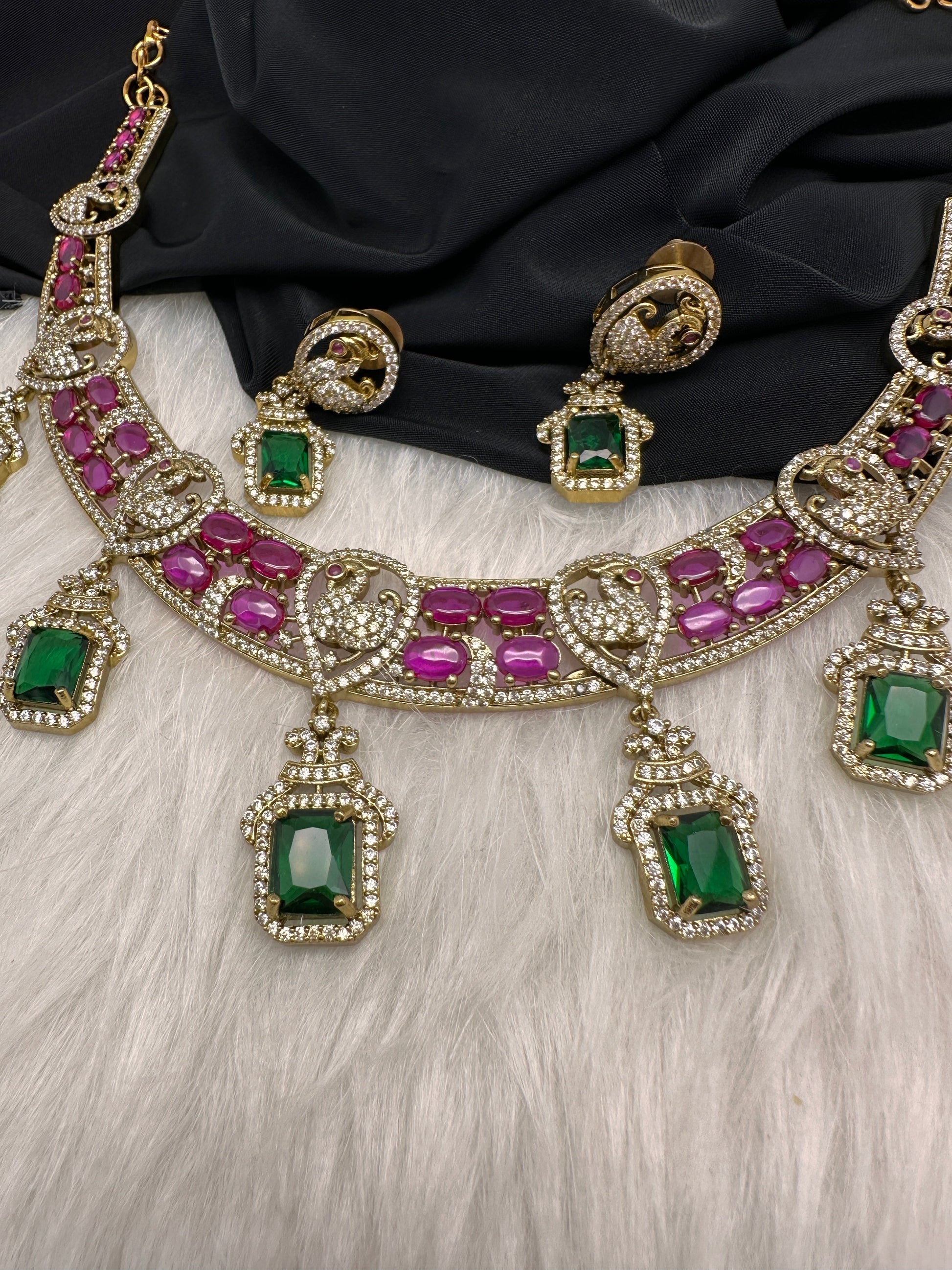 Peacock Mehendi Finish Neckline Color Stone Necklace - Green