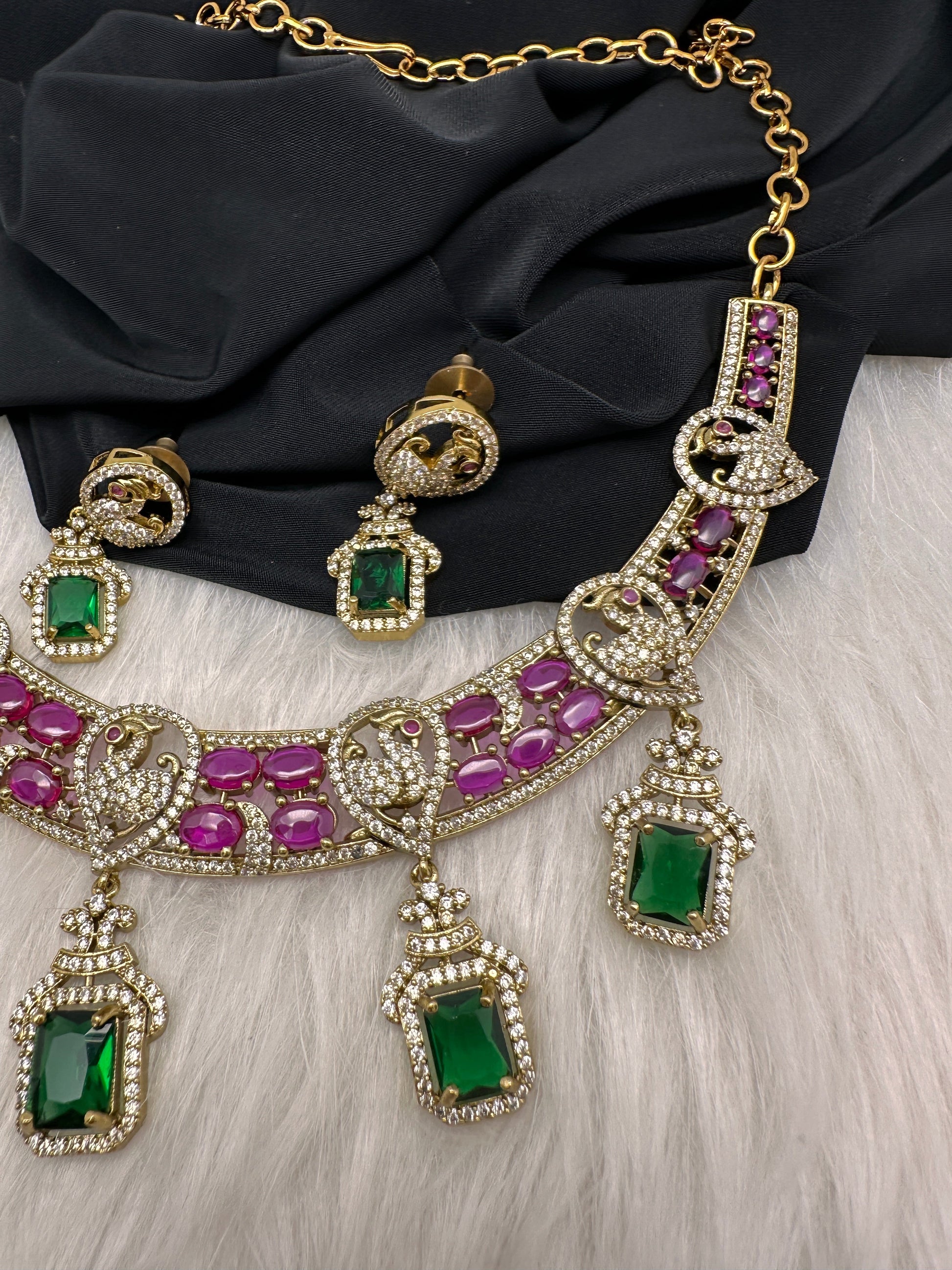 Peacock Mehendi Finish Neckline Color Stone Necklace - Green
