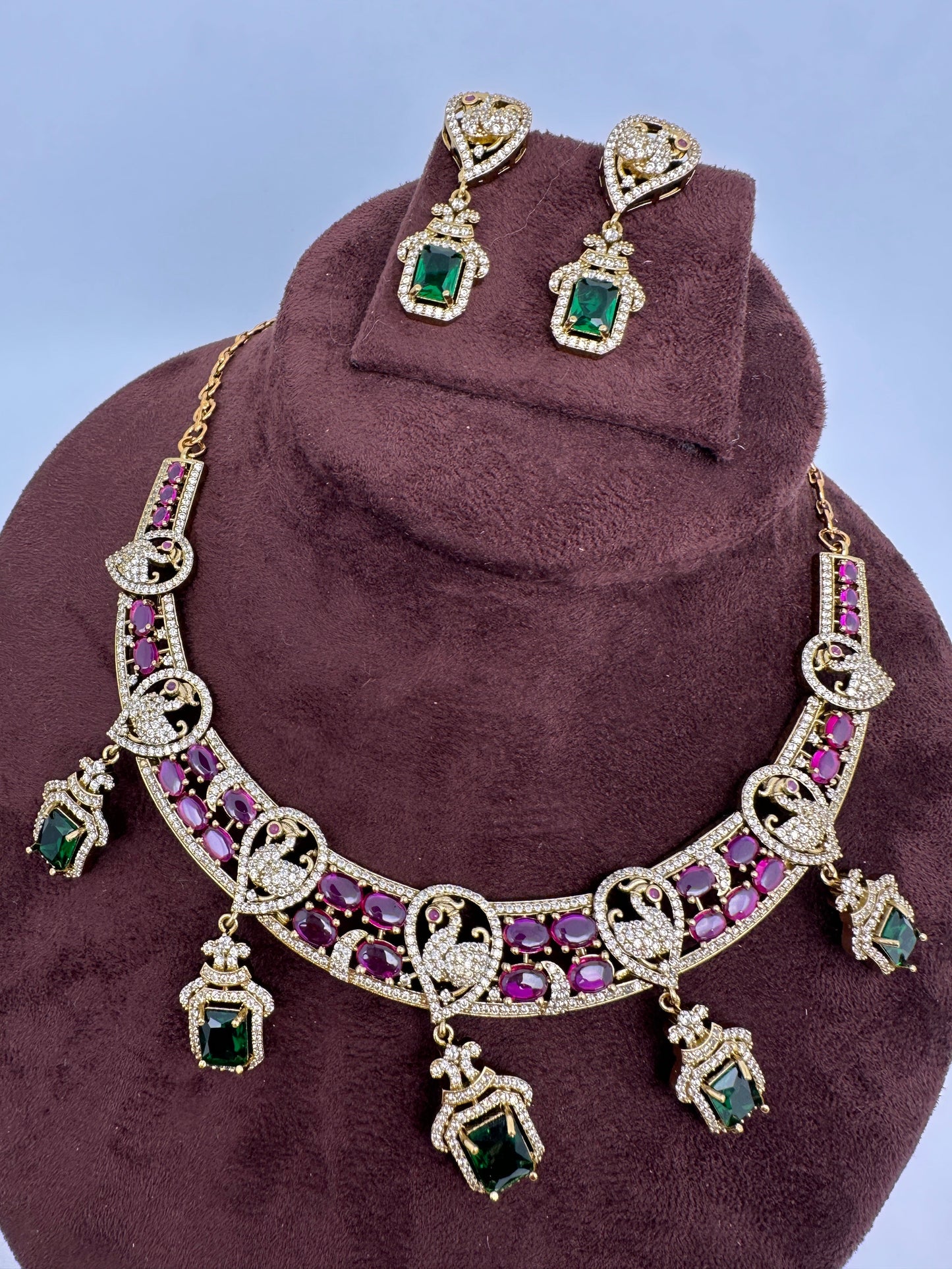 Peacock Mehendi Finish Neckline Color Stone Necklace - Green