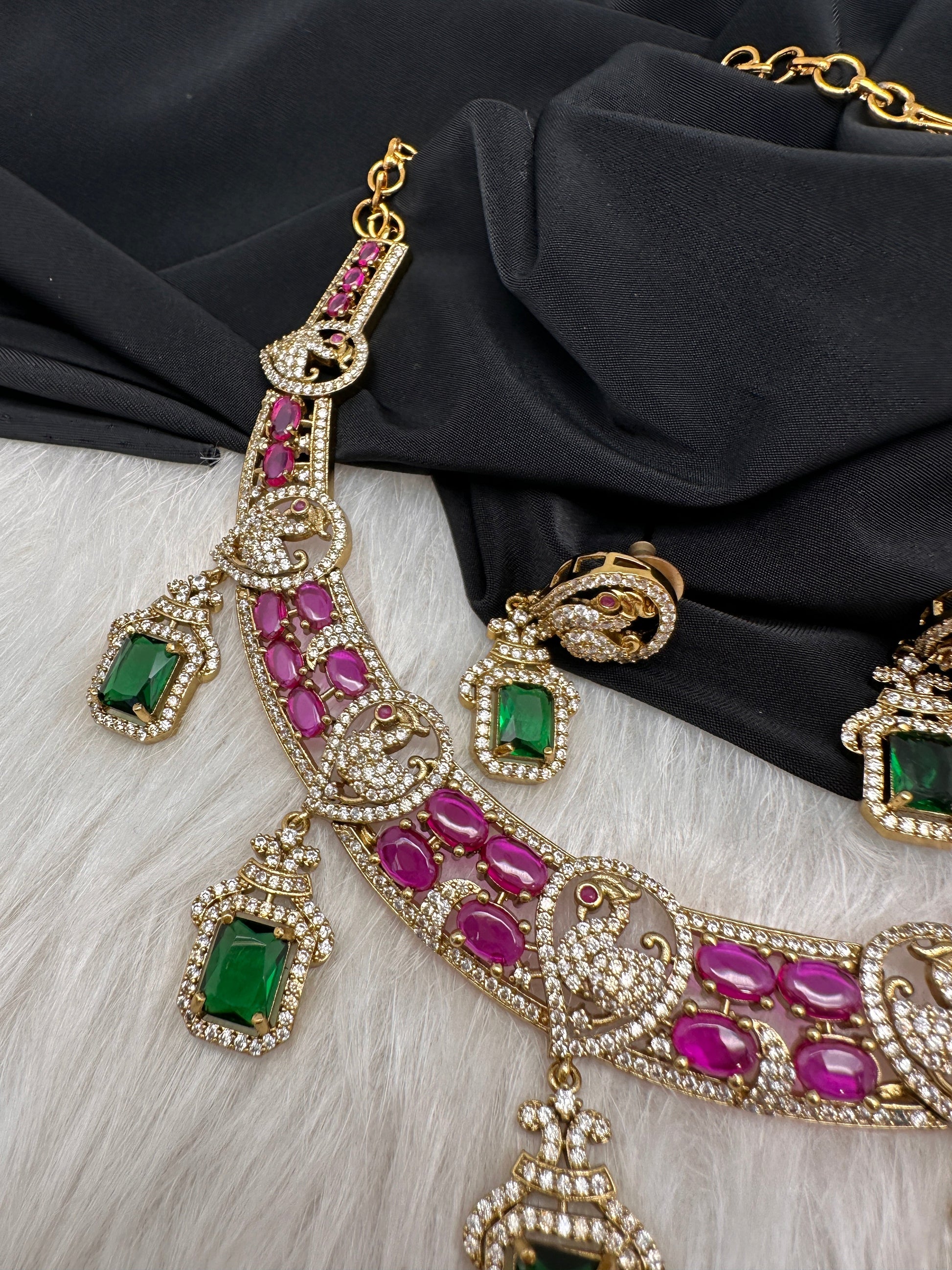 Peacock Mehendi Finish Neckline Color Stone Necklace - Green