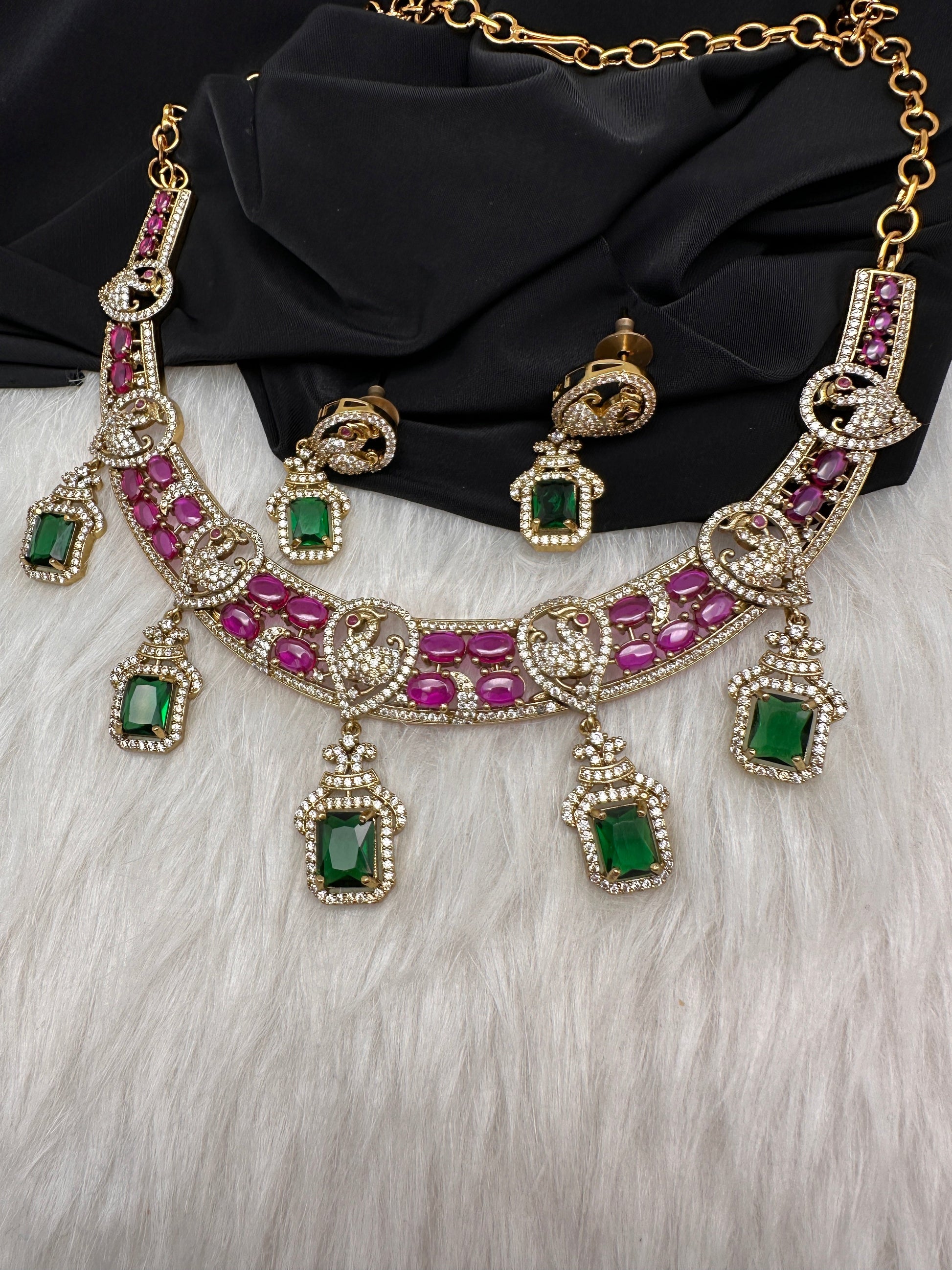 Peacock Mehendi Finish Neckline Color Stone Necklace - Green