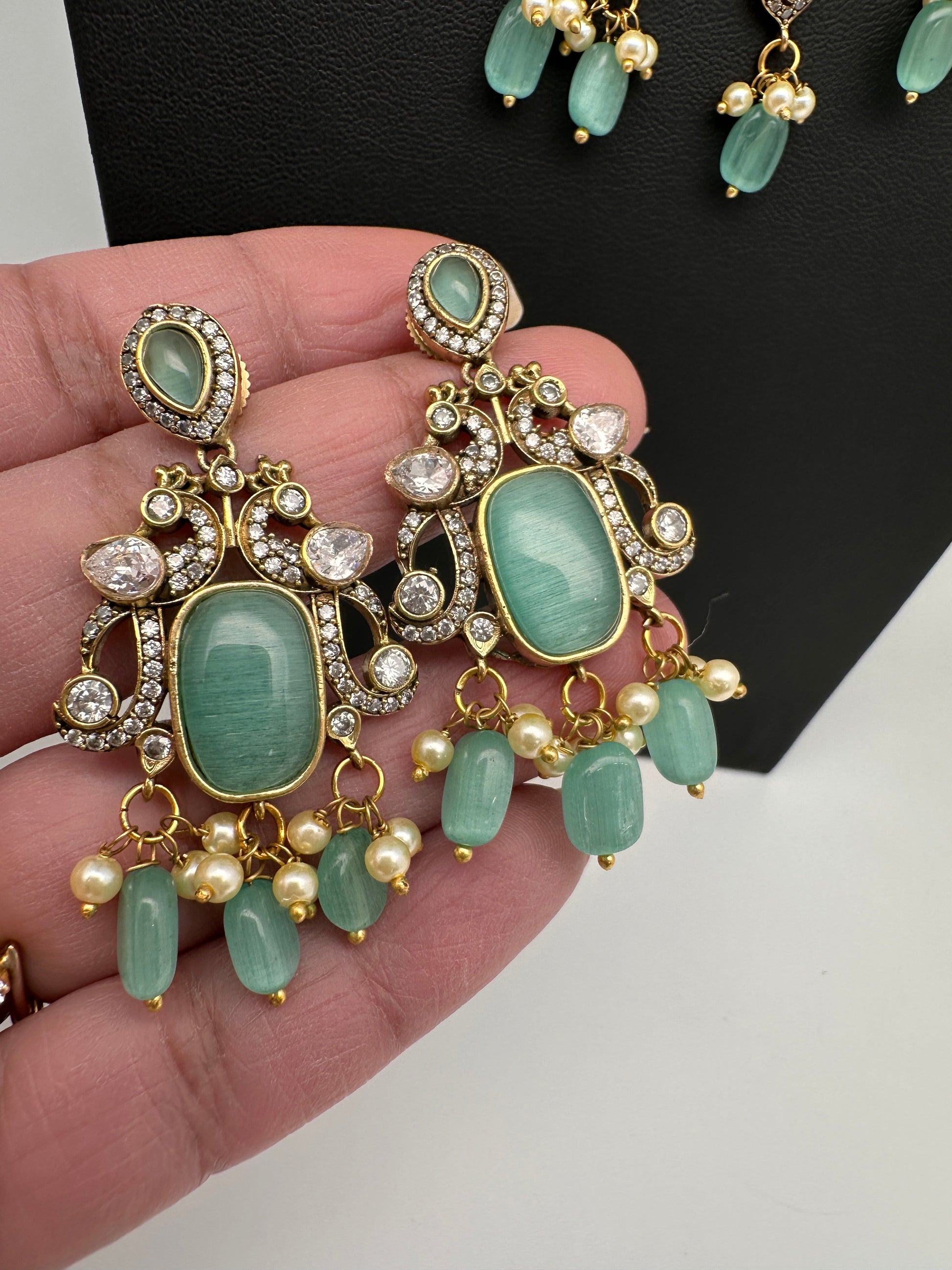 Moissanite Mehendi Finish Neckline Color Stone Necklace - LightGreen