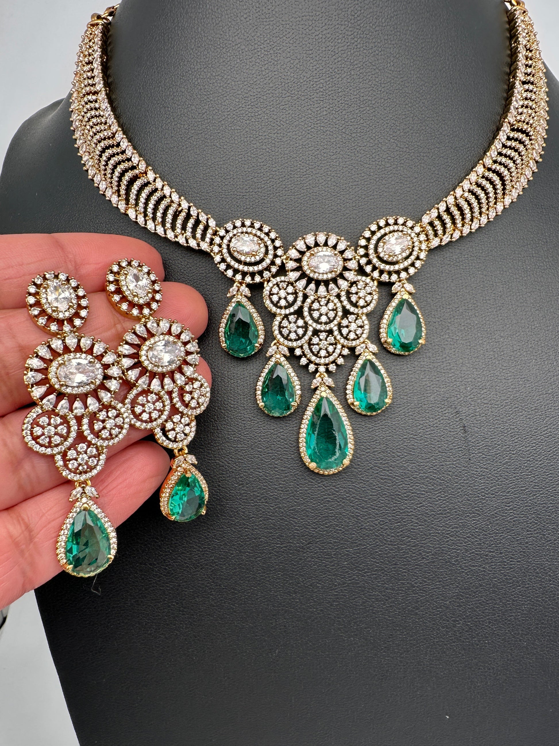 CZ Moissanite Color Stone Neckline Necklace - Green