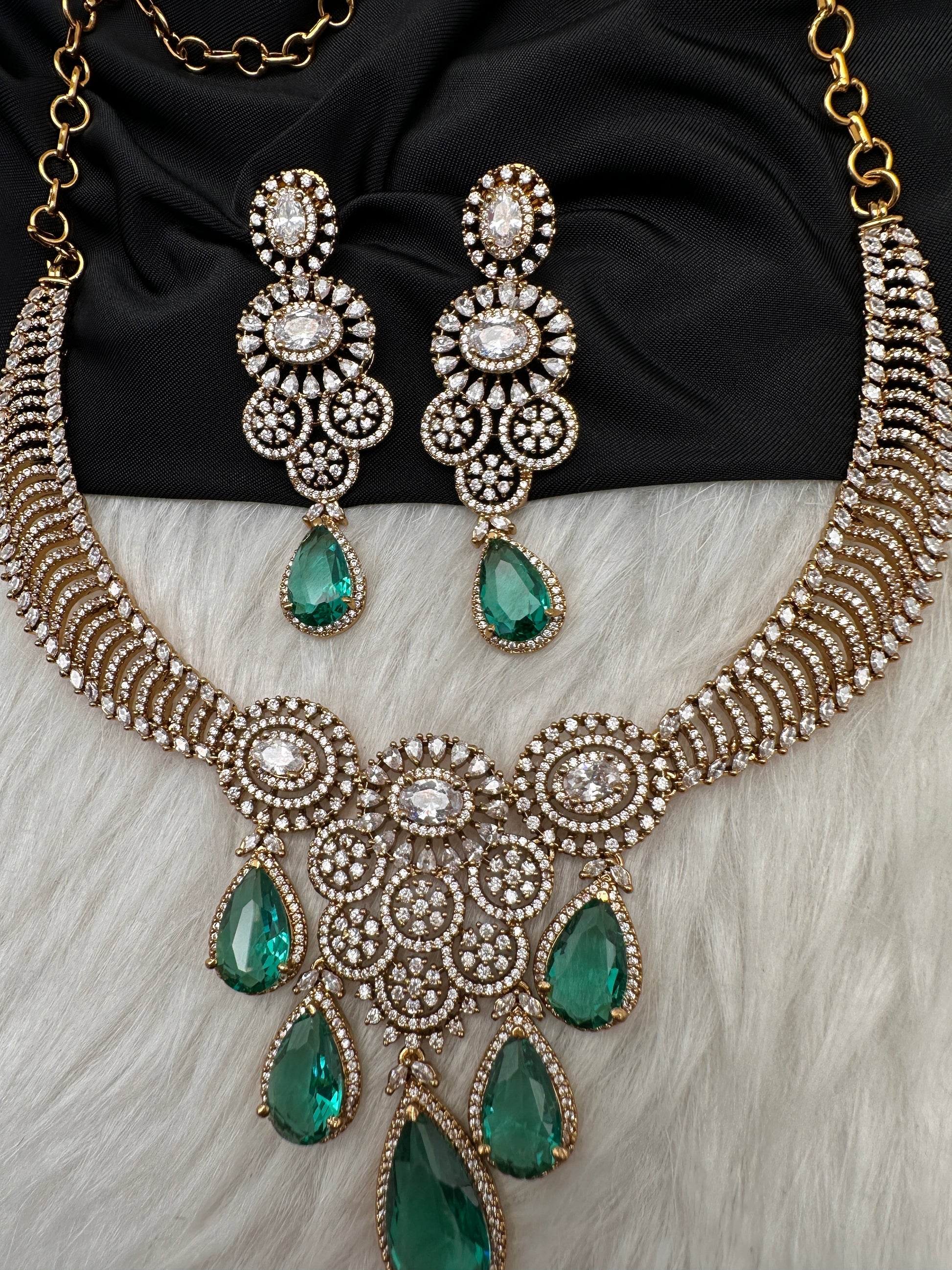 CZ Moissanite Color Stone Neckline Necklace - Green