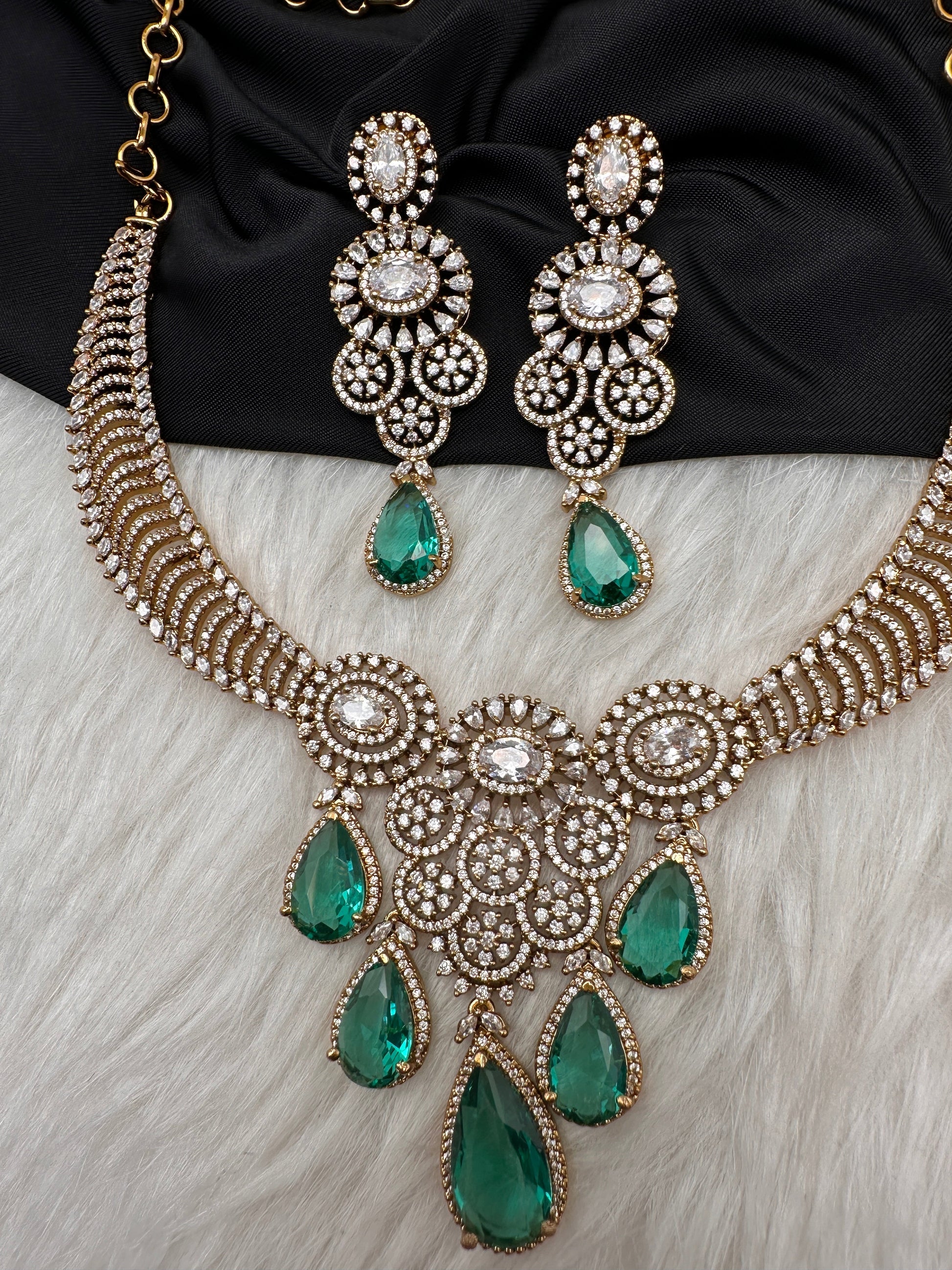 CZ Moissanite Color Stone Neckline Necklace - Green