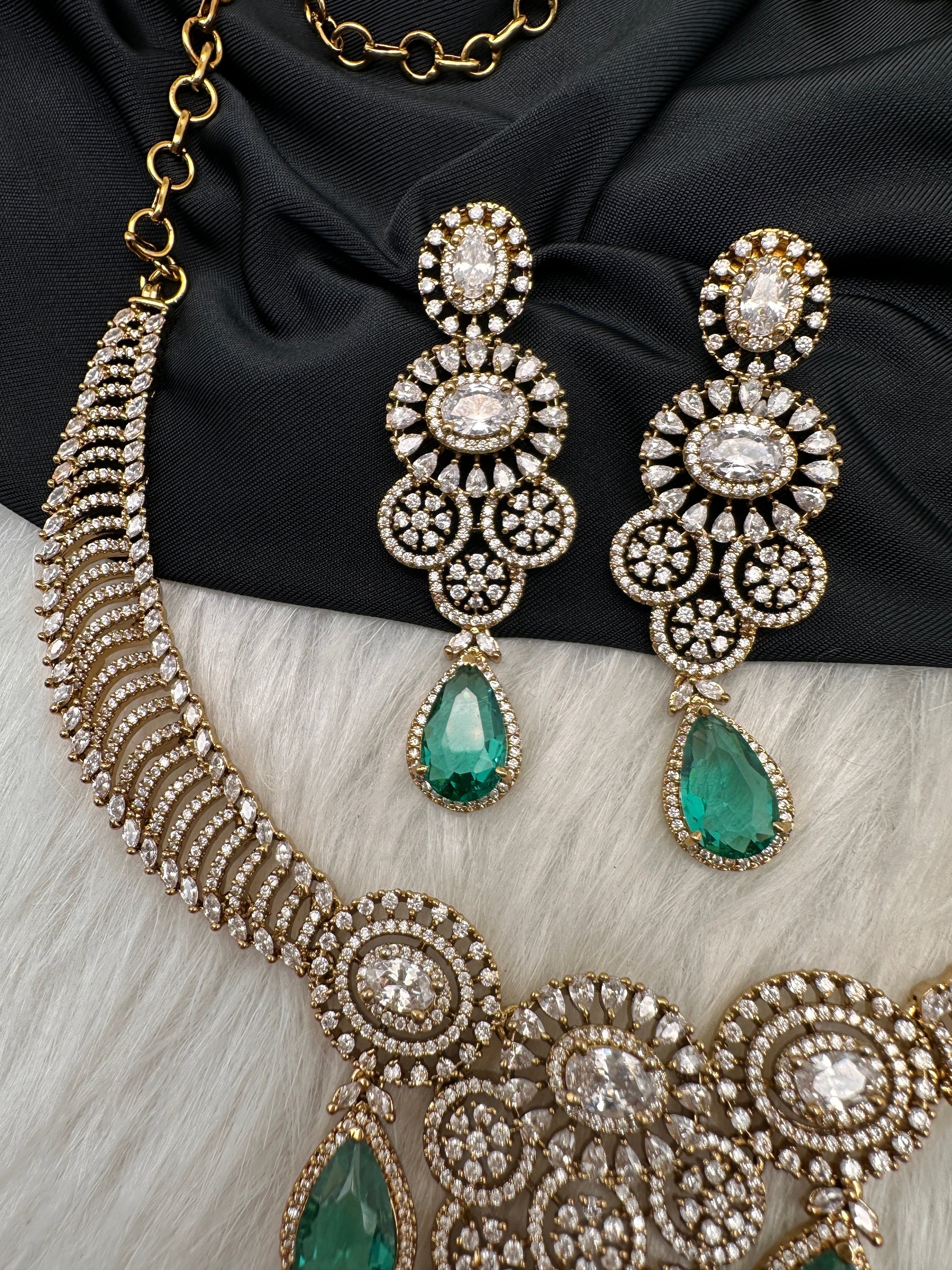 CZ Moissanite Color Stone Neckline Necklace - Green