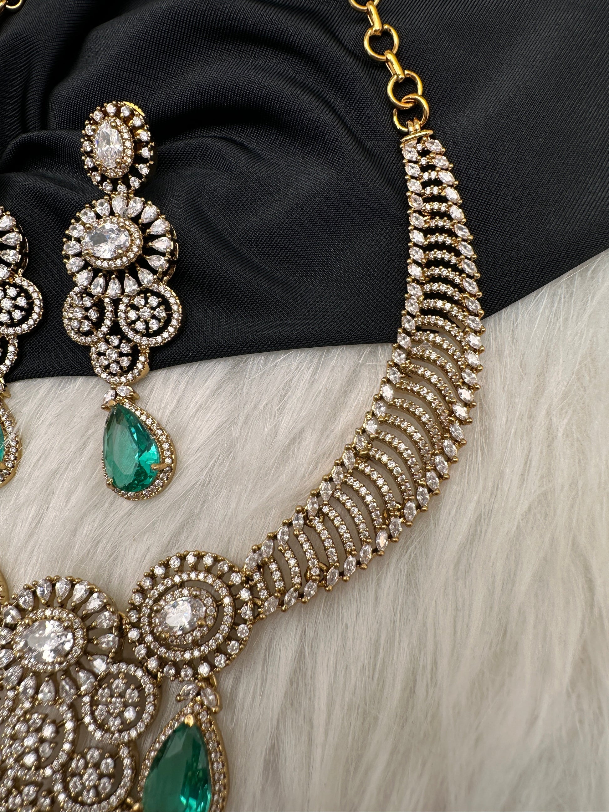 CZ Moissanite Color Stone Neckline Necklace - Green