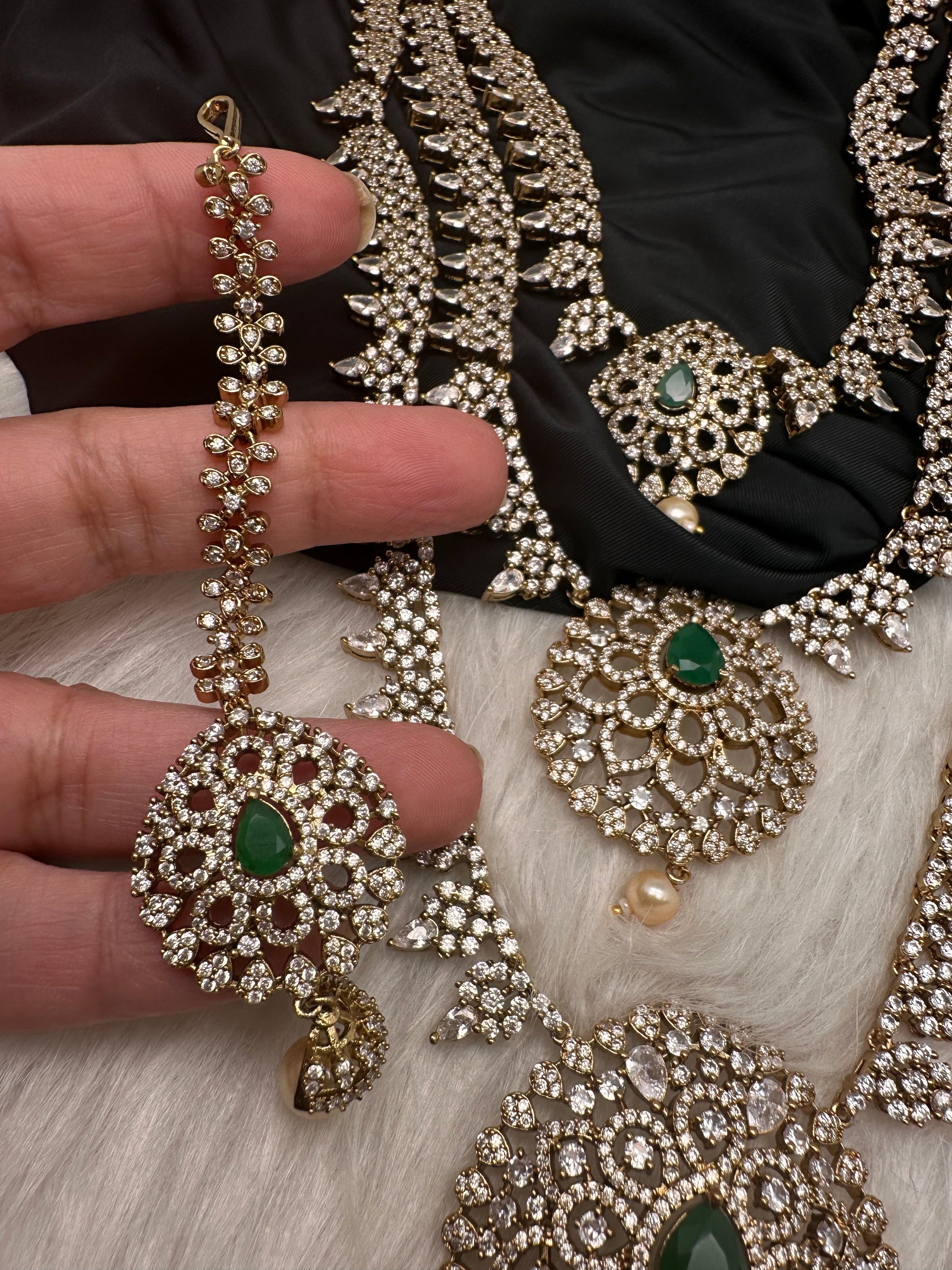 Multi Layer Teen Lada  Victorian Color Stone Statement Necklace - Green