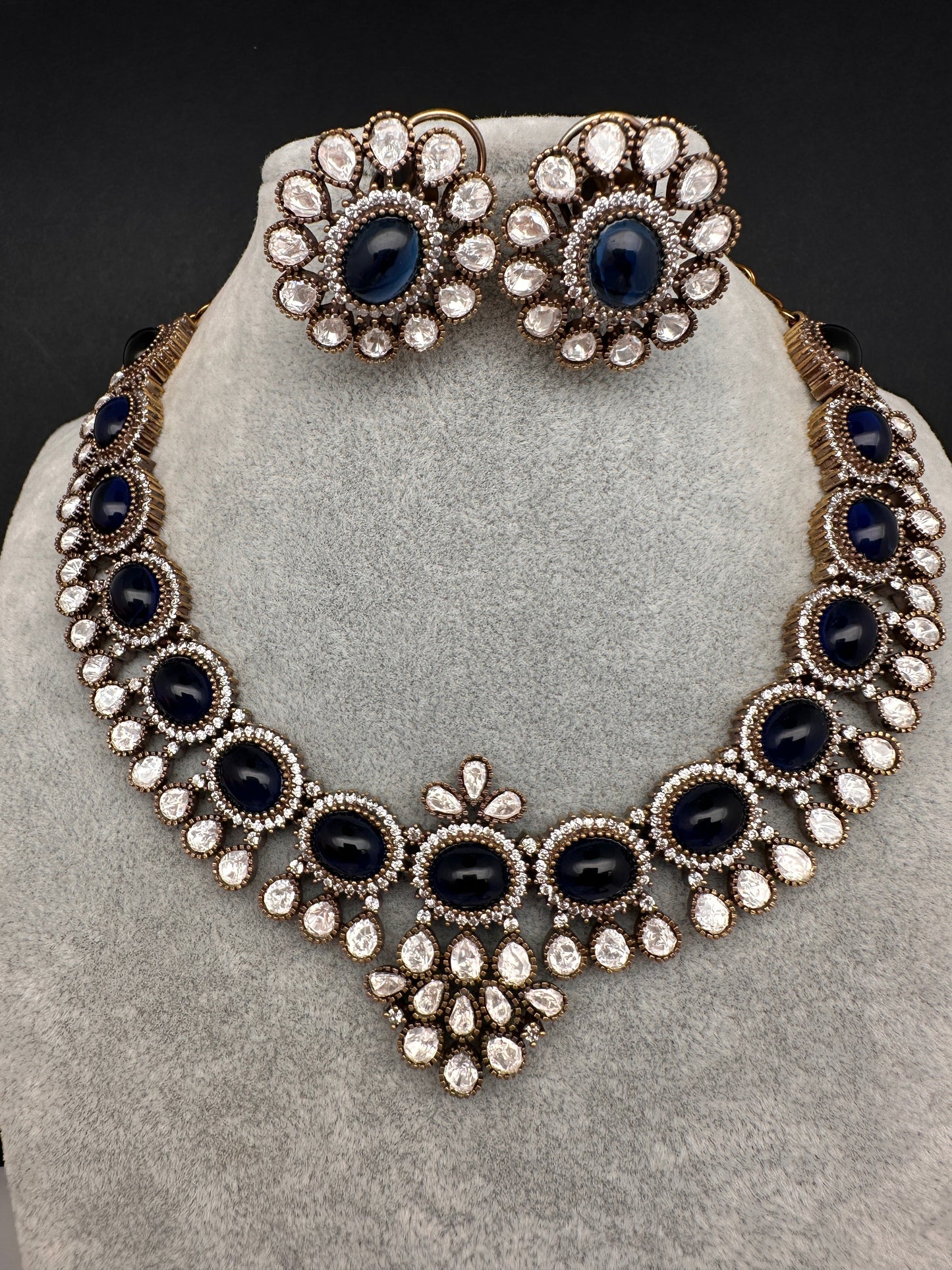 Moissanite Victorian Color Stone Necklace Comes With Studs - Blue