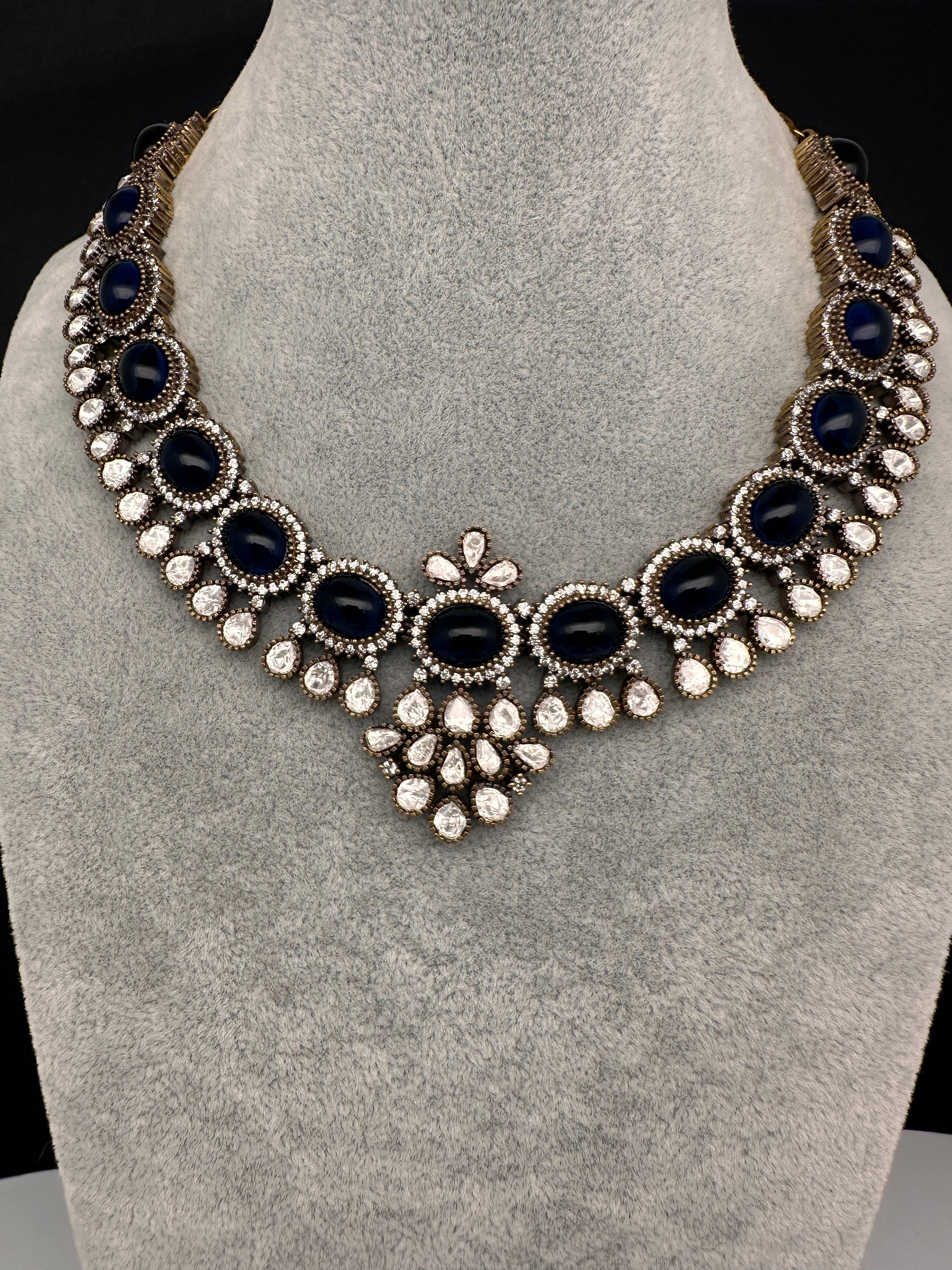 Moissanite Victorian Color Stone Necklace Comes With Studs - Blue
