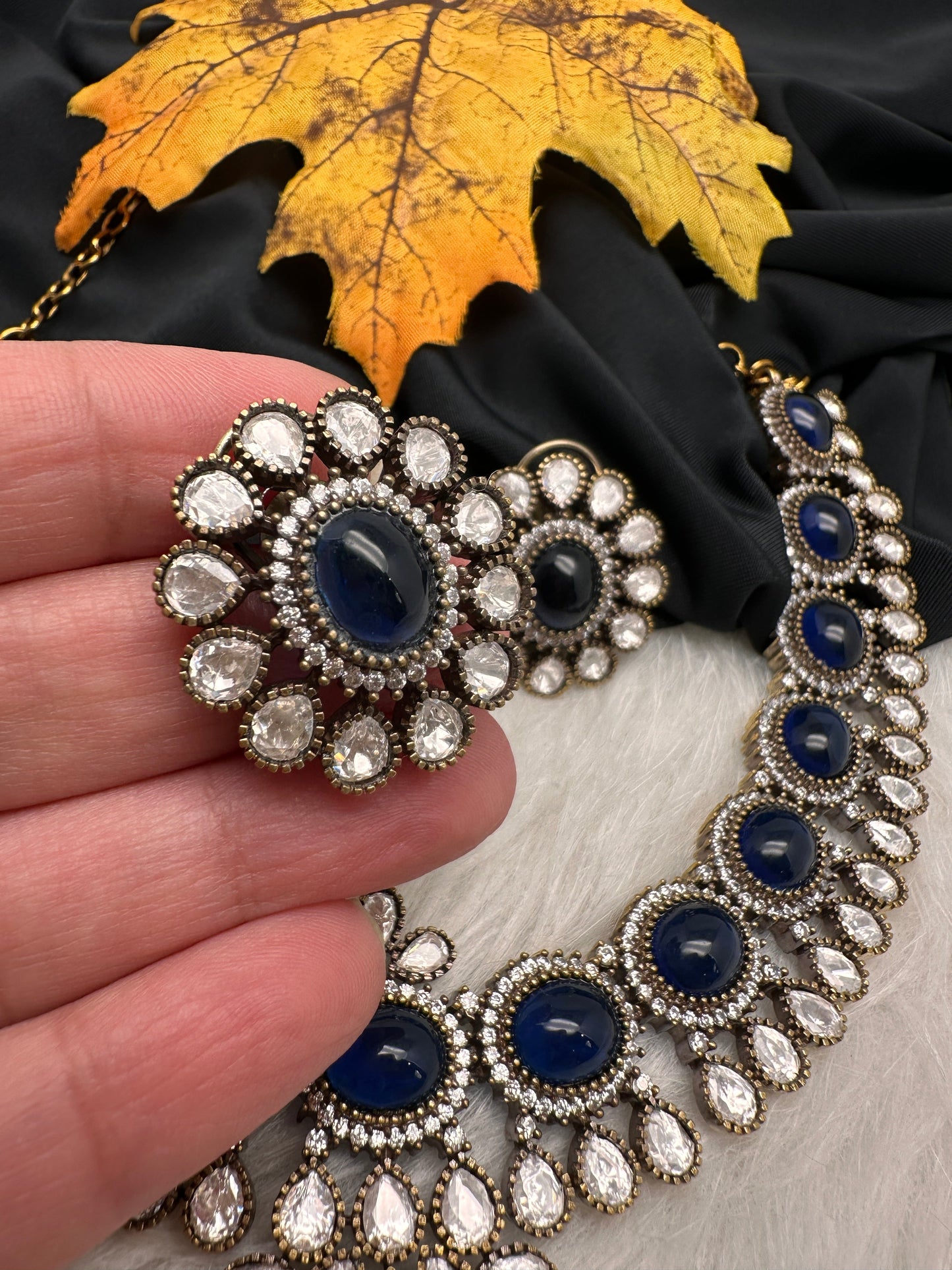 Moissanite Victorian Color Stone Necklace Comes With Studs - Blue