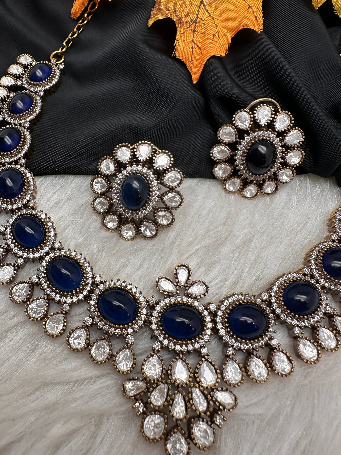 Moissanite Victorian Color Stone Necklace Comes With Studs - Blue