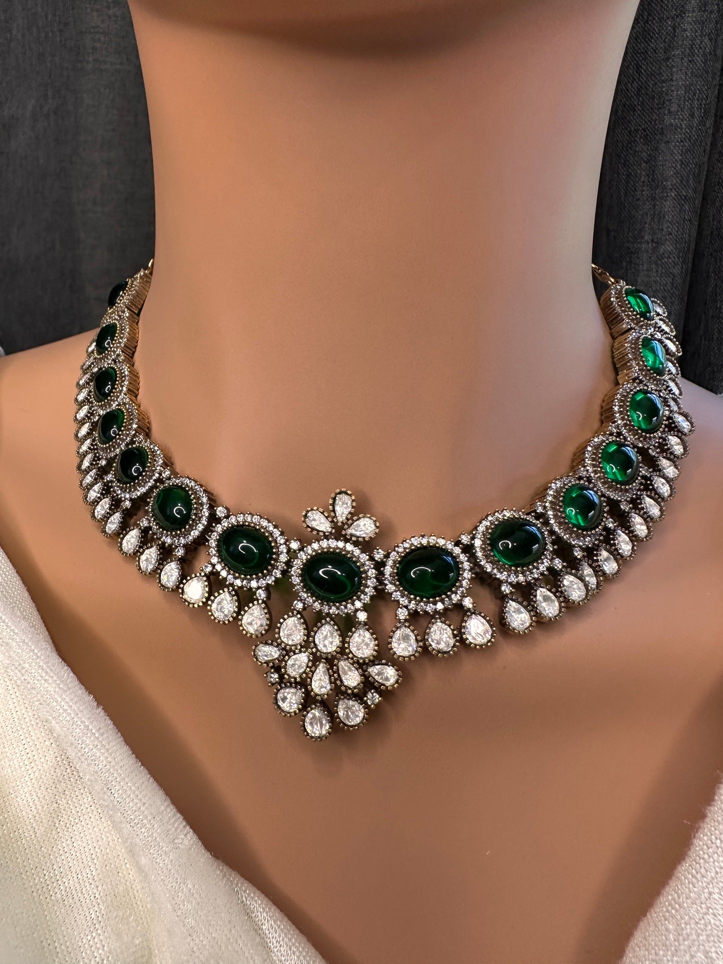 Moissanite Victorian Color Stone Necklace Comes With Studs - Green