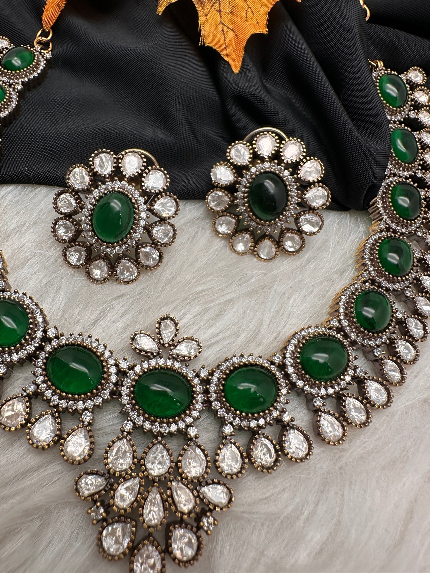 Moissanite Victorian Color Stone Necklace Comes With Studs - Green