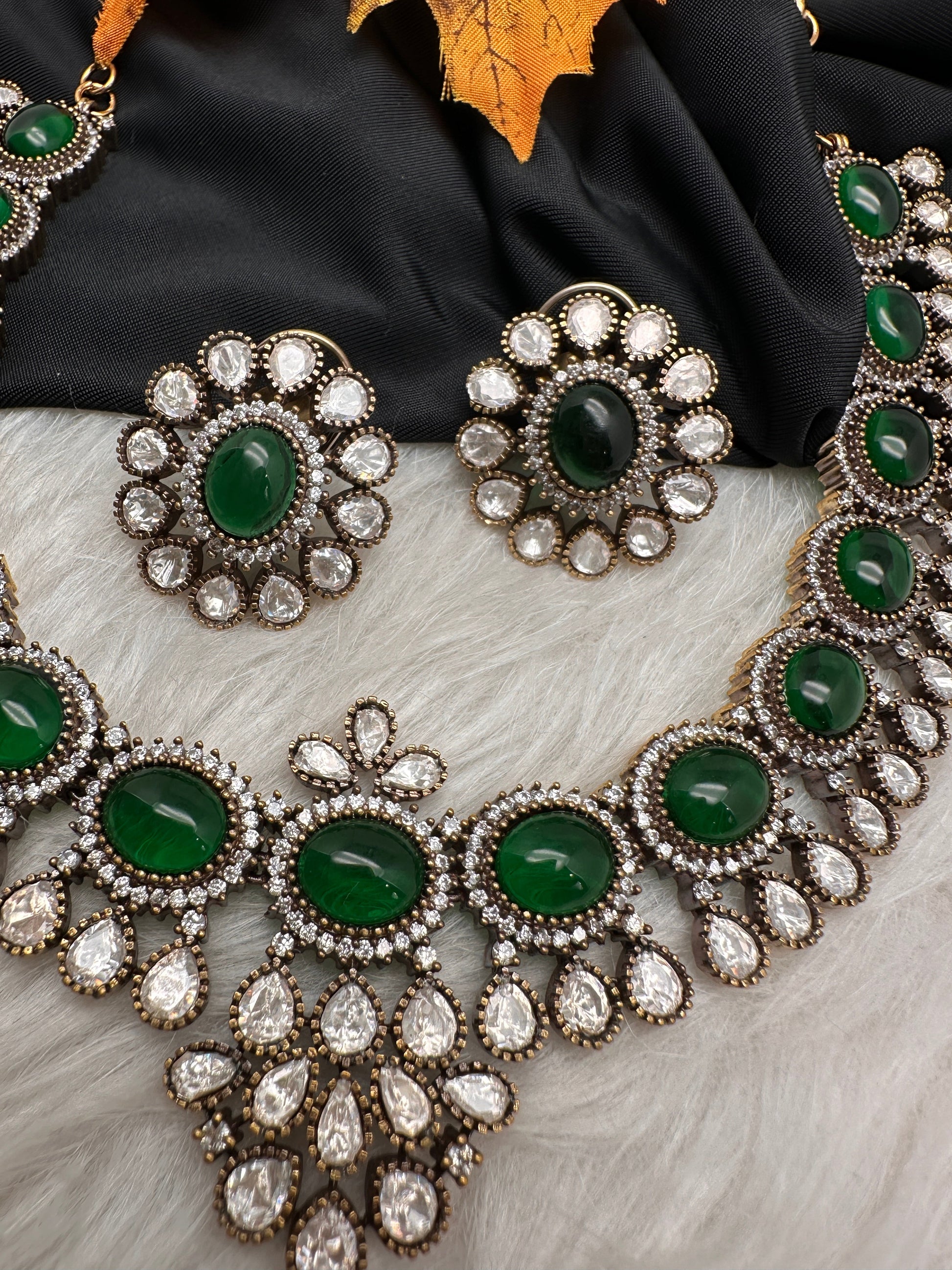 Moissanite Victorian Color Stone Necklace Comes With Studs - Green