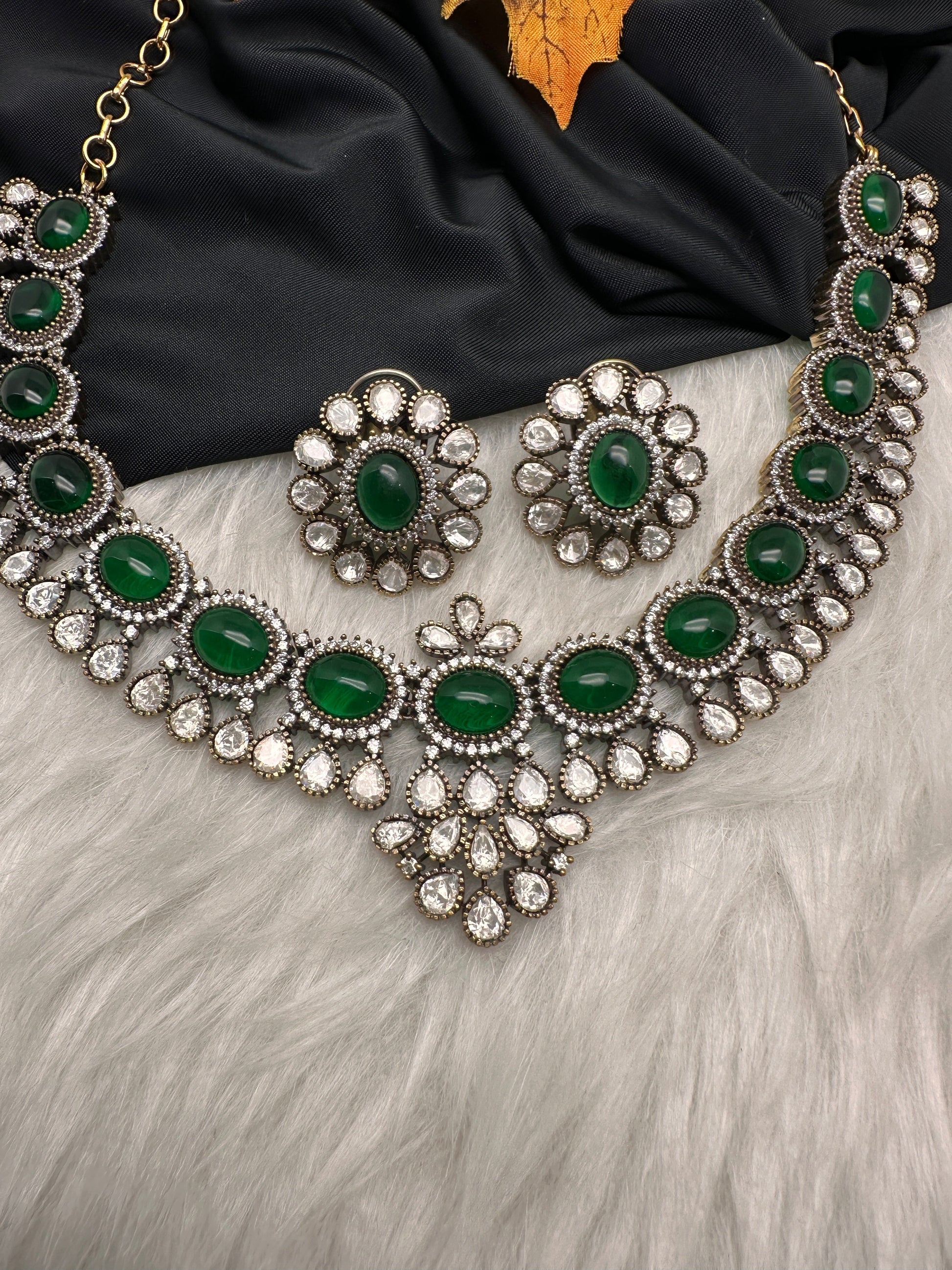 Moissanite Victorian Color Stone Necklace Comes With Studs - Green