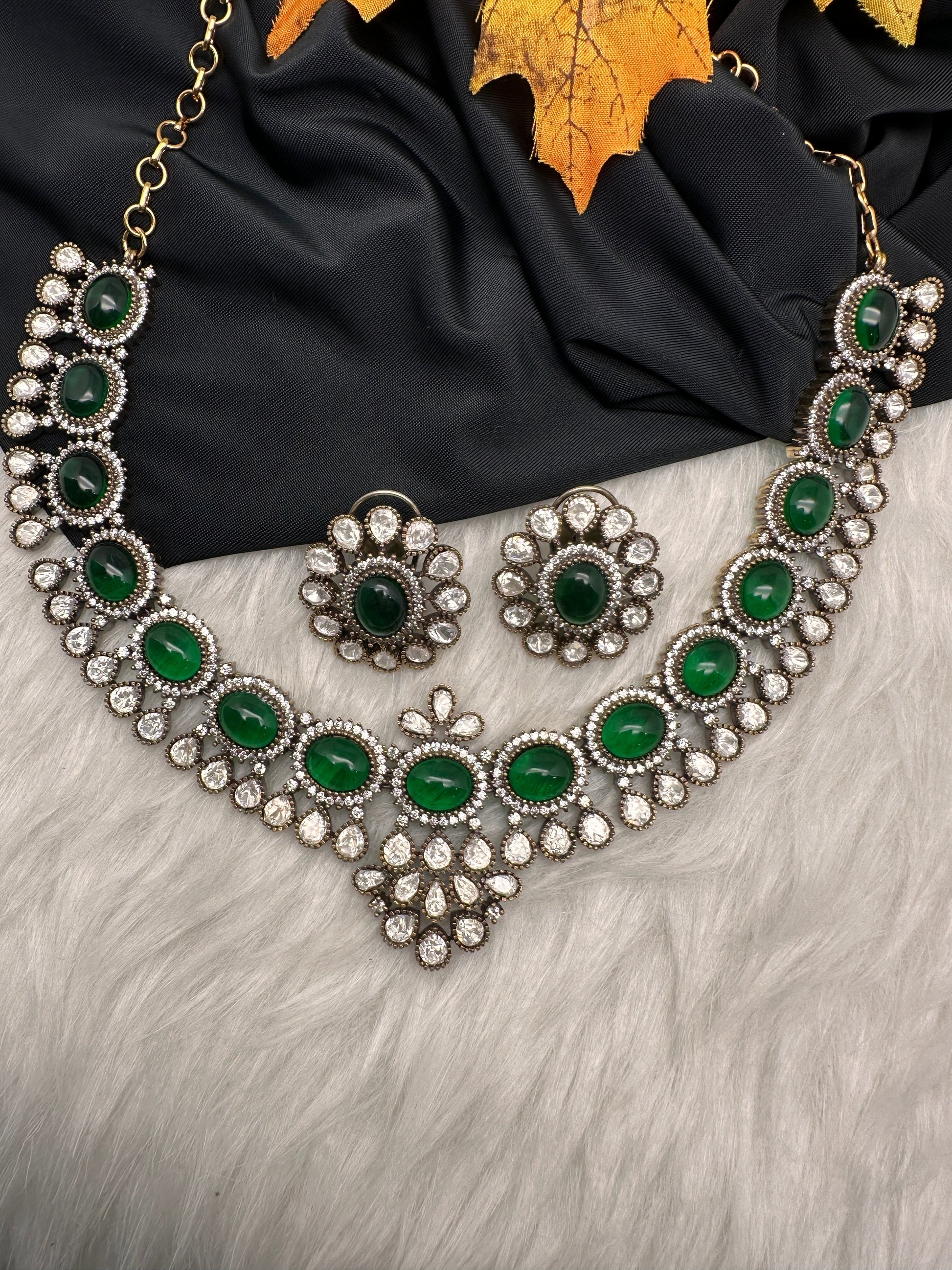 Moissanite Victorian Color Stone Necklace Comes With Studs - Green