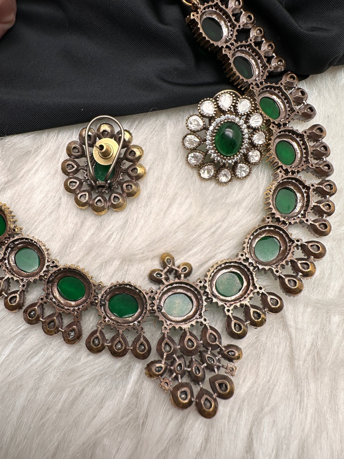 Moissanite Victorian Color Stone Necklace Comes With Studs - Green