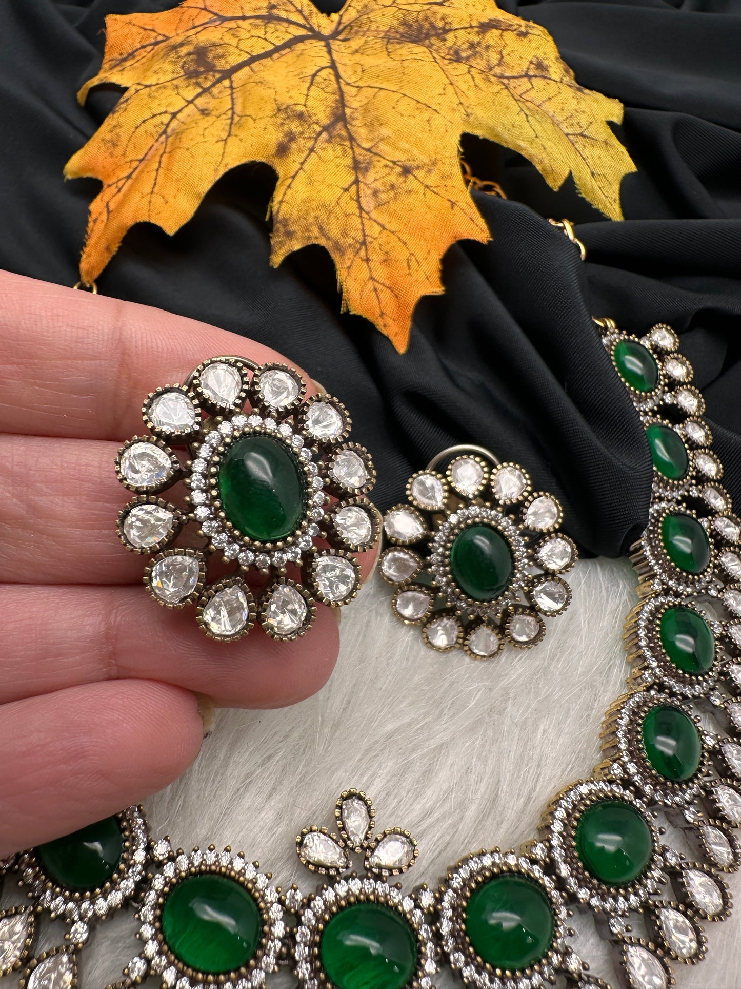 Moissanite Victorian Color Stone Necklace Comes With Studs - Green