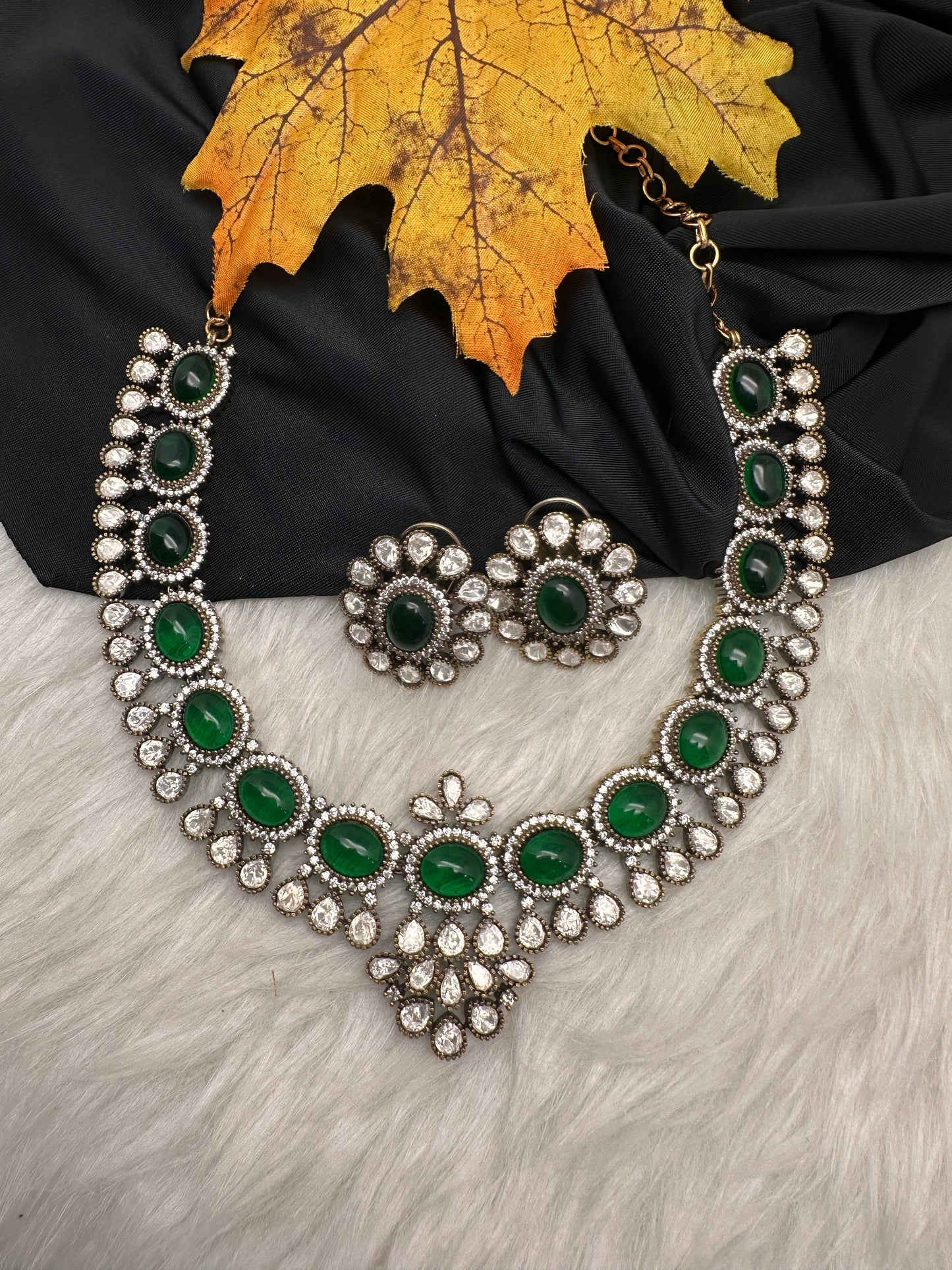 Moissanite Victorian Color Stone Necklace Comes With Studs - Green