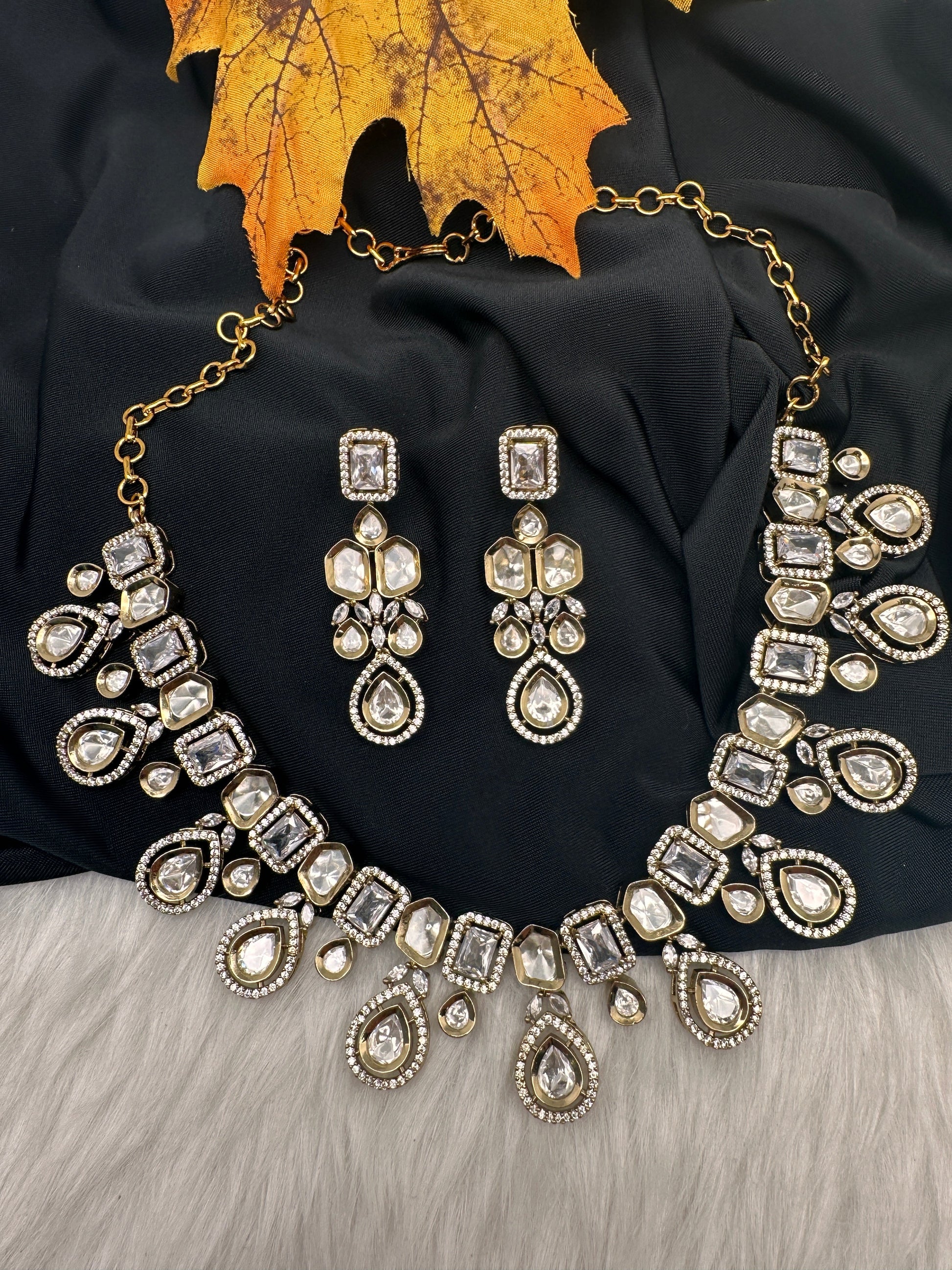 Moissanite Uncut Finish Victorian Color Stone Necklace - Clear